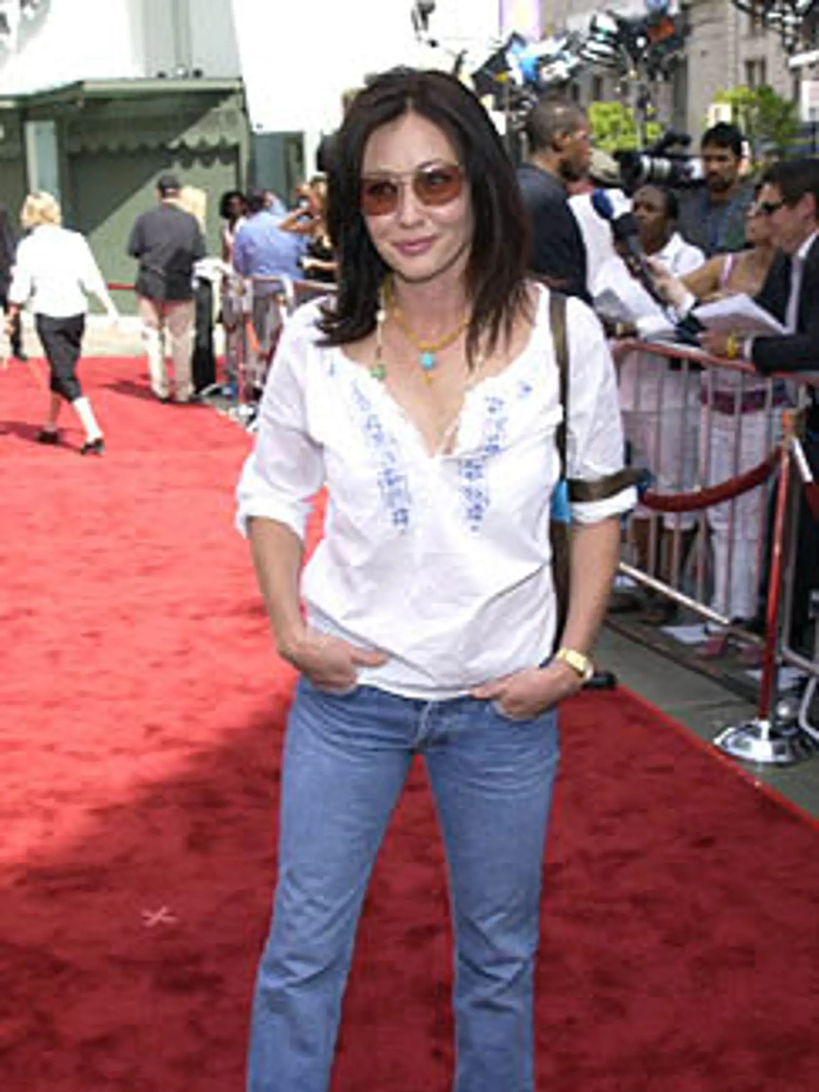 Shannen Doherty "Star Wars: Episode II - Attack of the Clones" Charity Premiere  - Los Angeles Grauman's Chinese Theater Hollywood, California USA May 12, 2002 Photo by Jean-Paul Aussenard/WireImage.com  To license this image (458093), contact WireImage: +1 212-686-8900 (tel) +1 212-686-8901 (fax) sales@wireimage.com (e-mail) www.wireimage.com (web site)