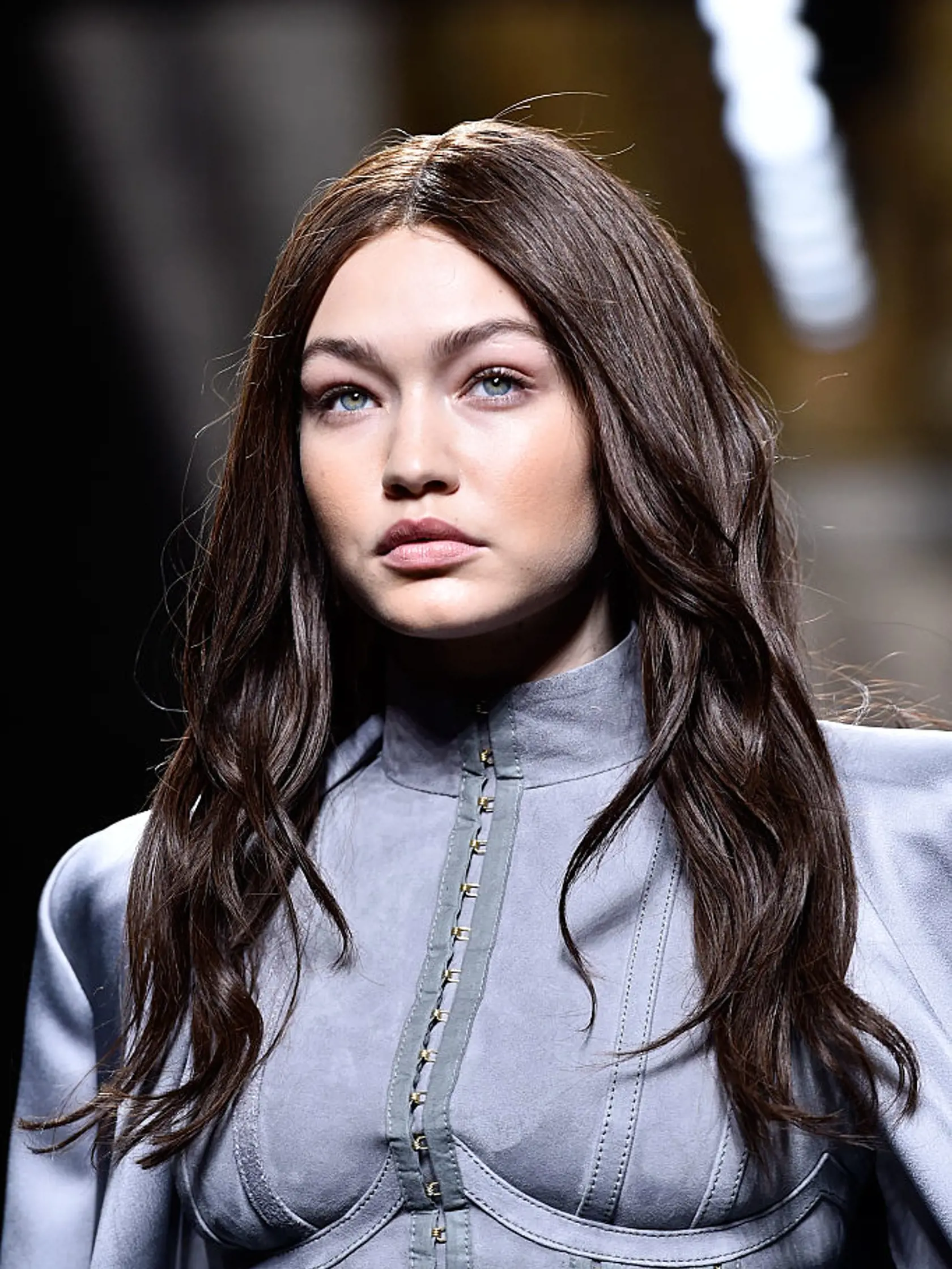 Modelka Gigi Hadid s novým parochňovým účesom.