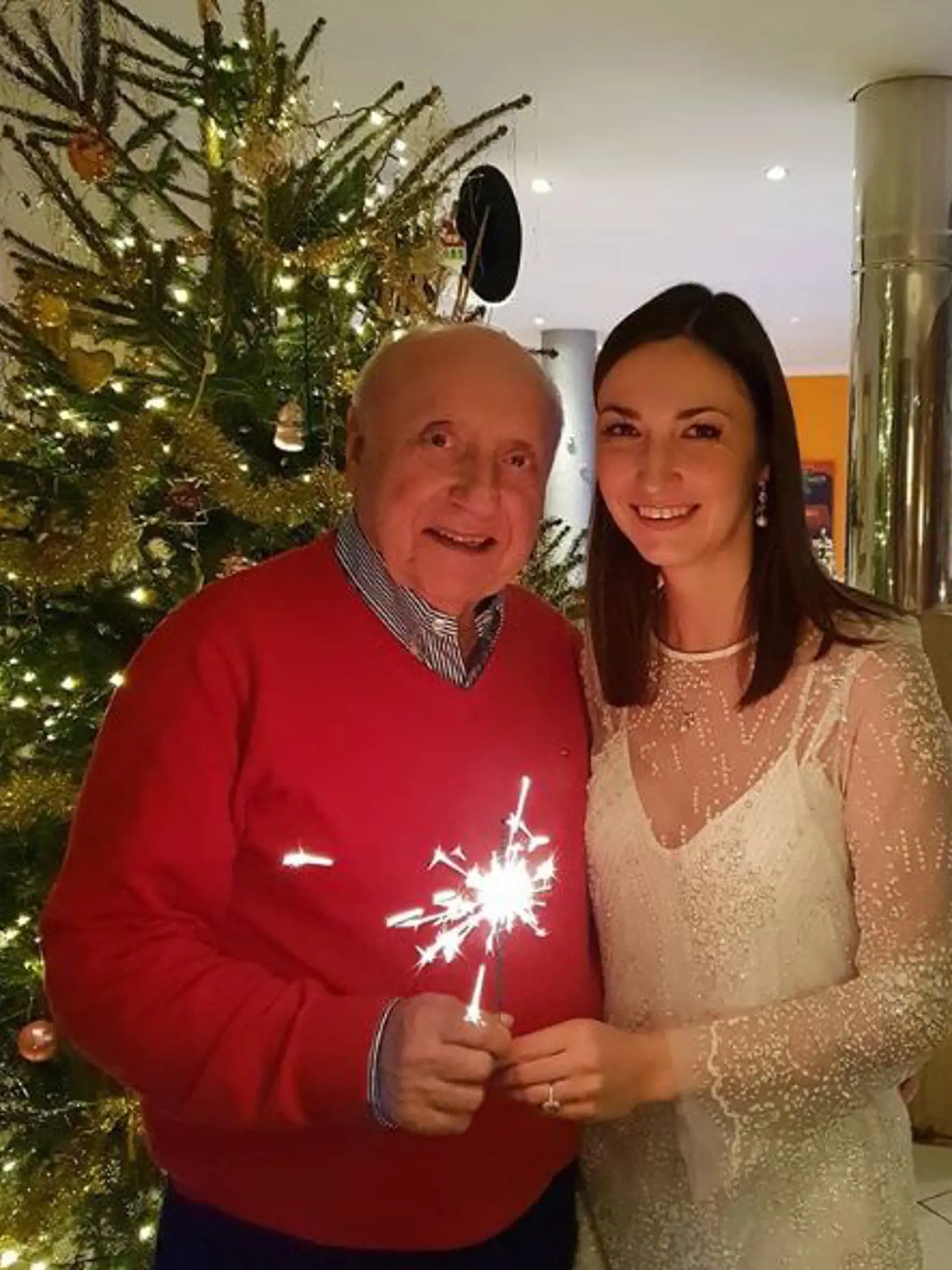 Felix Slováček s milenkou Luciou Gelemovou. Takto si spolu zapózovali pri stromčeku.