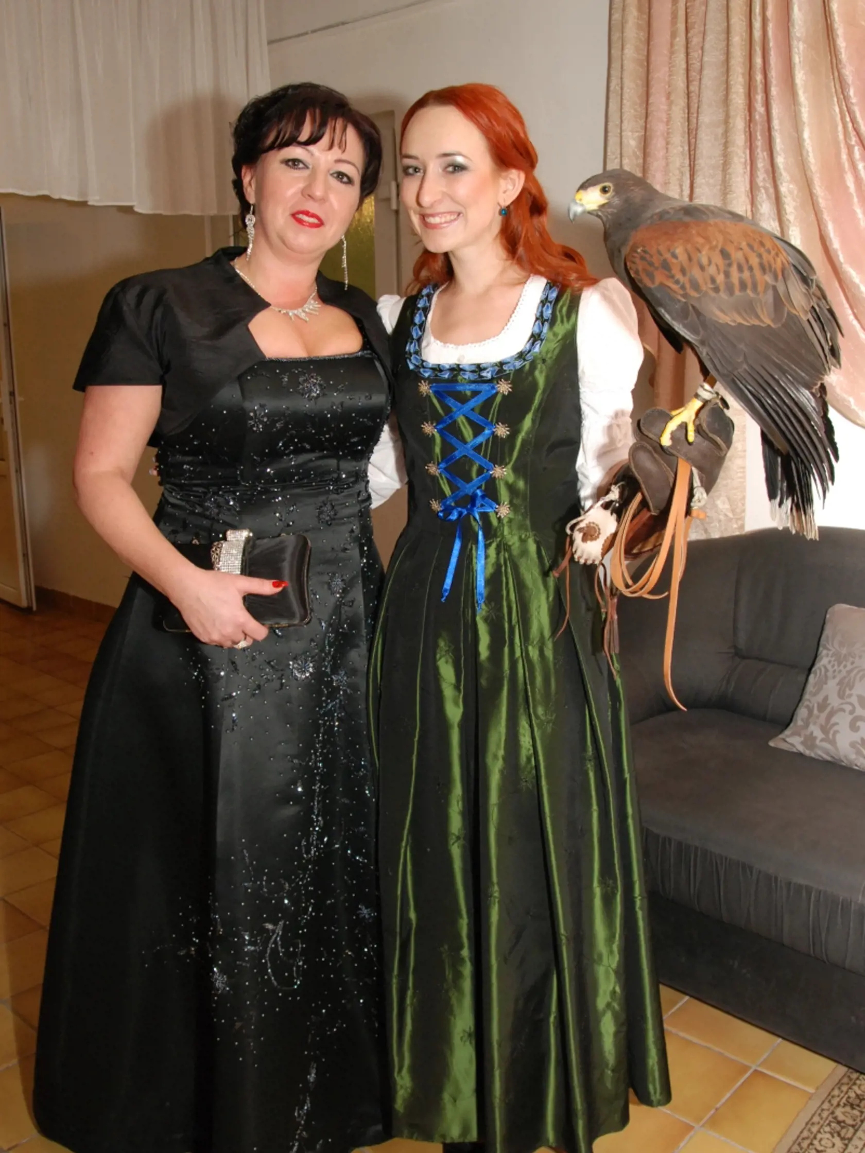 Na poľovnícky ples si môžete dať rakúsky slávnostný dirndl, ale aj klasické šaty. Dlhý dirndl kúpite v Rakúsku či na internete od 119 €.