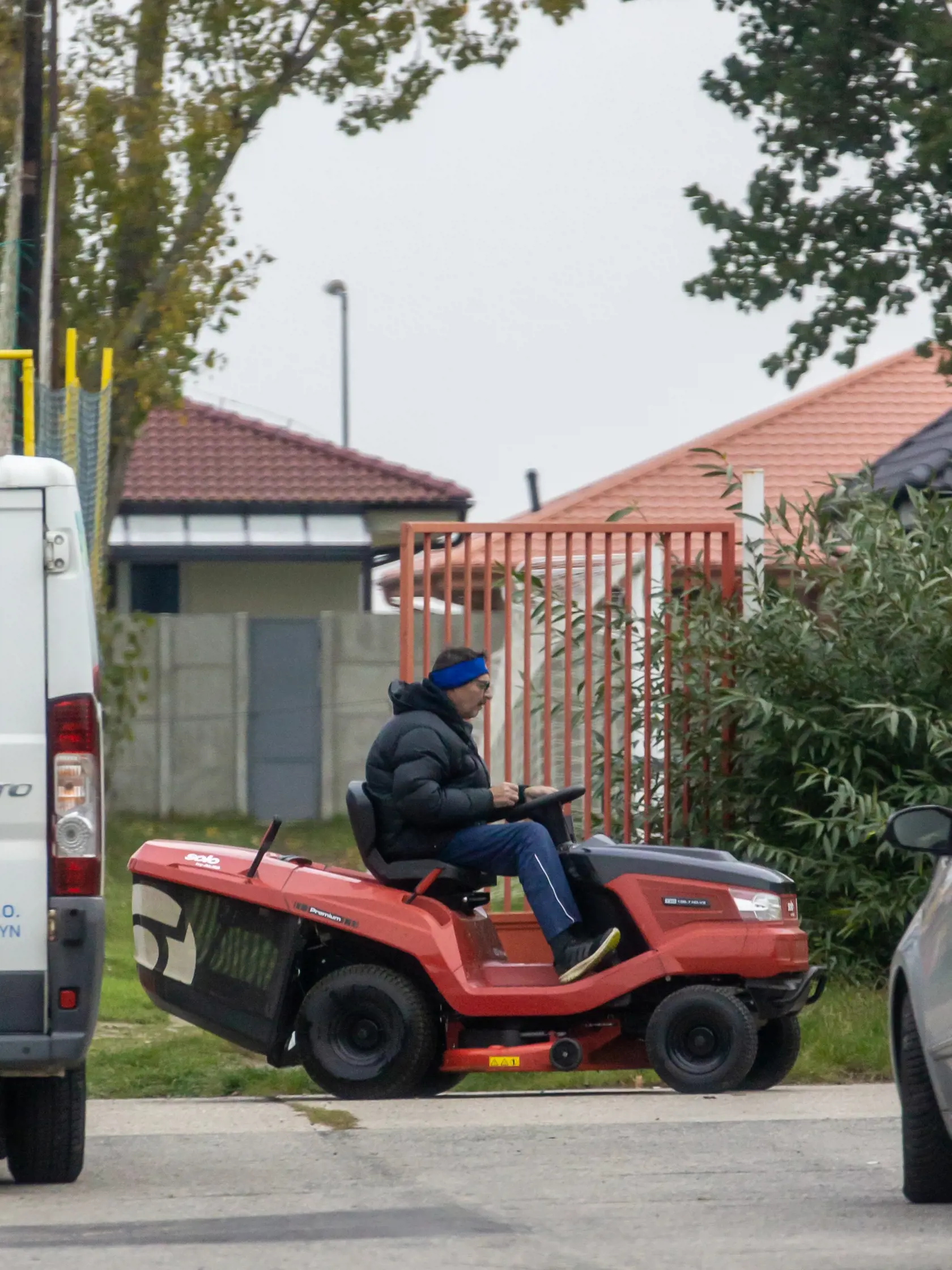 Na snímke je Dobroslav Trnka počas kosenia futbalového ihriska. (archívne foto)