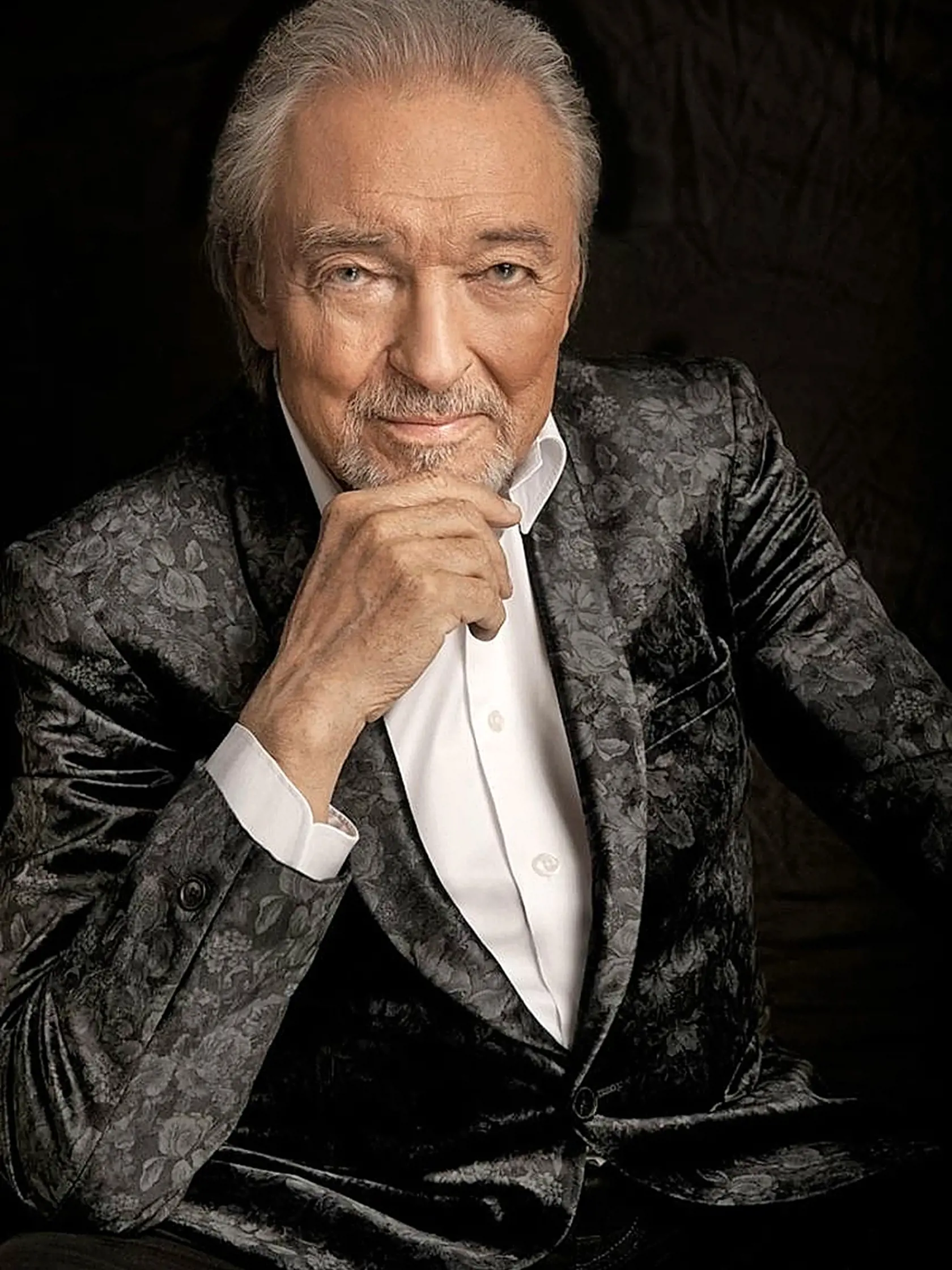 Český spevák Karel Gott.