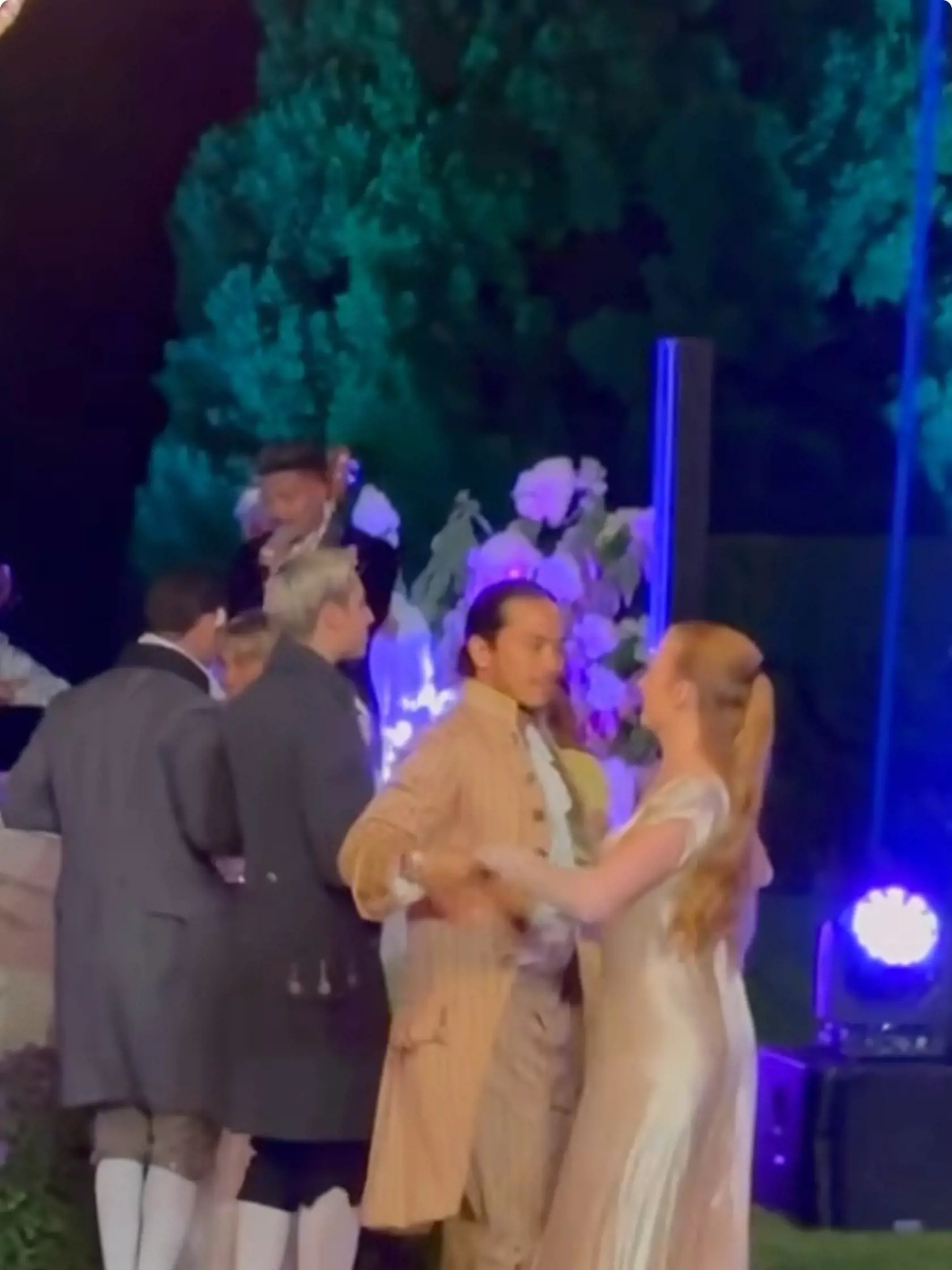 55. narodeniny oslavovala vo veľkom štýle! Niesla sa v duchu známeho seriálu Bridgerton.