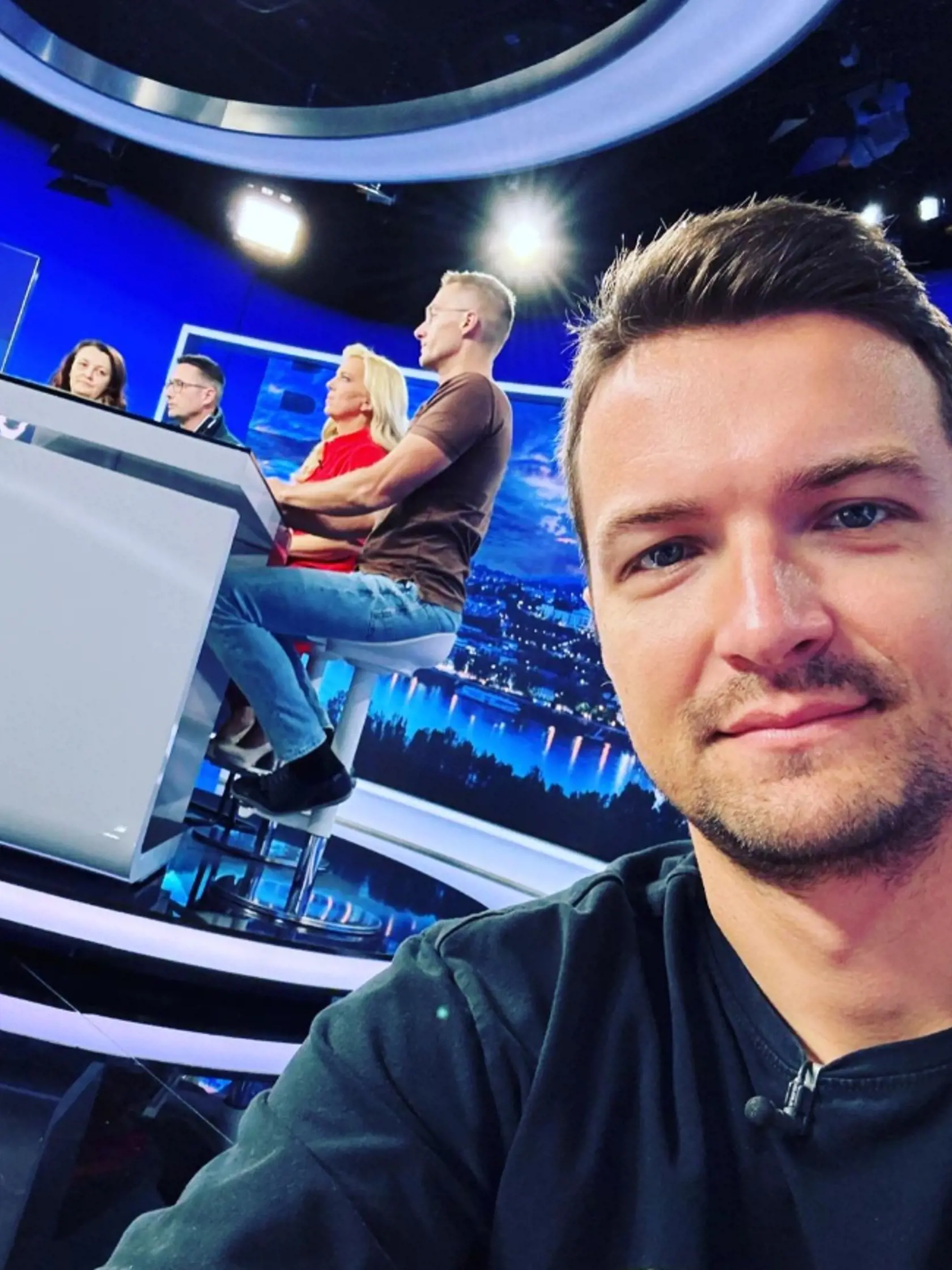 Volebné štúdio mali na starosti Zlatica Švajdová Puškárová, Michal Kovačič a Viktor Vincze.