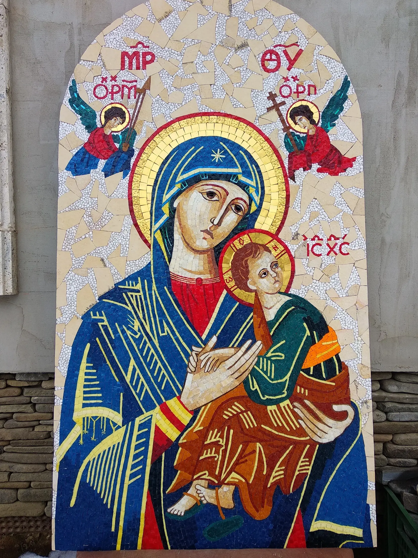 Okrem toho na Slovensku zdobia jeho mozaiky aj chrámy v Trnave, Trstenej, Detve či Bratislave. Menšie diela dokonca tvorí aj pre súkromné zbierky.