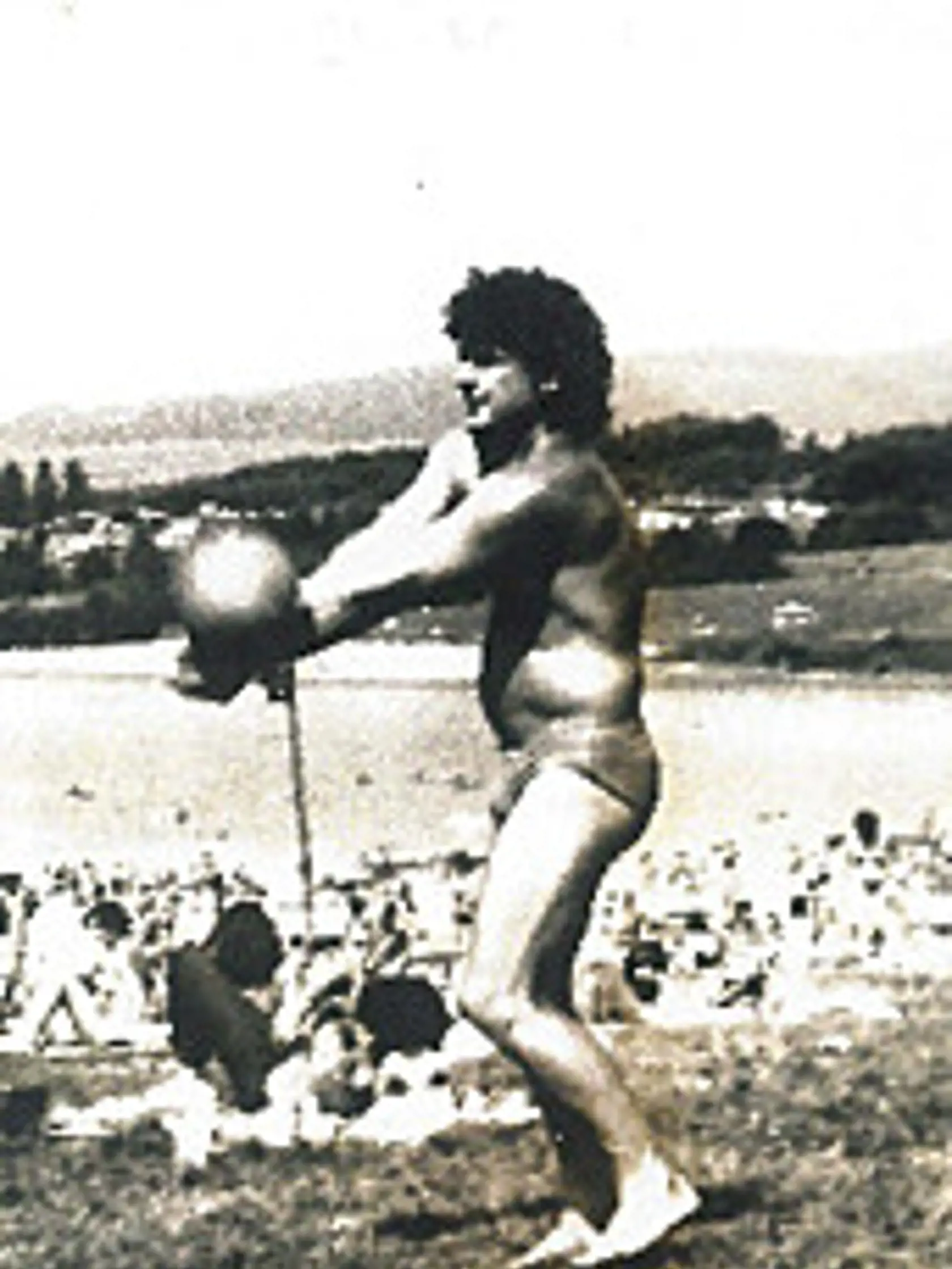 Dostali sme plno vašich fotografických spomienok, veľa mailov o živote pred novembrom 1989.