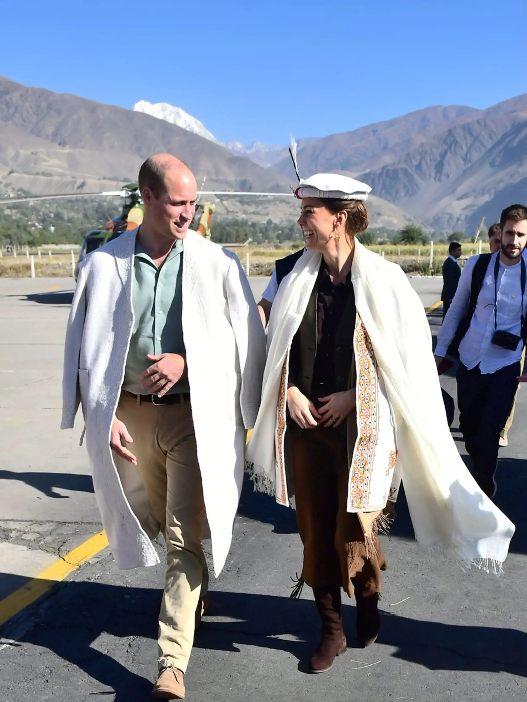 Kate Middleton mala na hlave rovnakú čiapku ako princezná Diana počas návštevy Pakistanu.