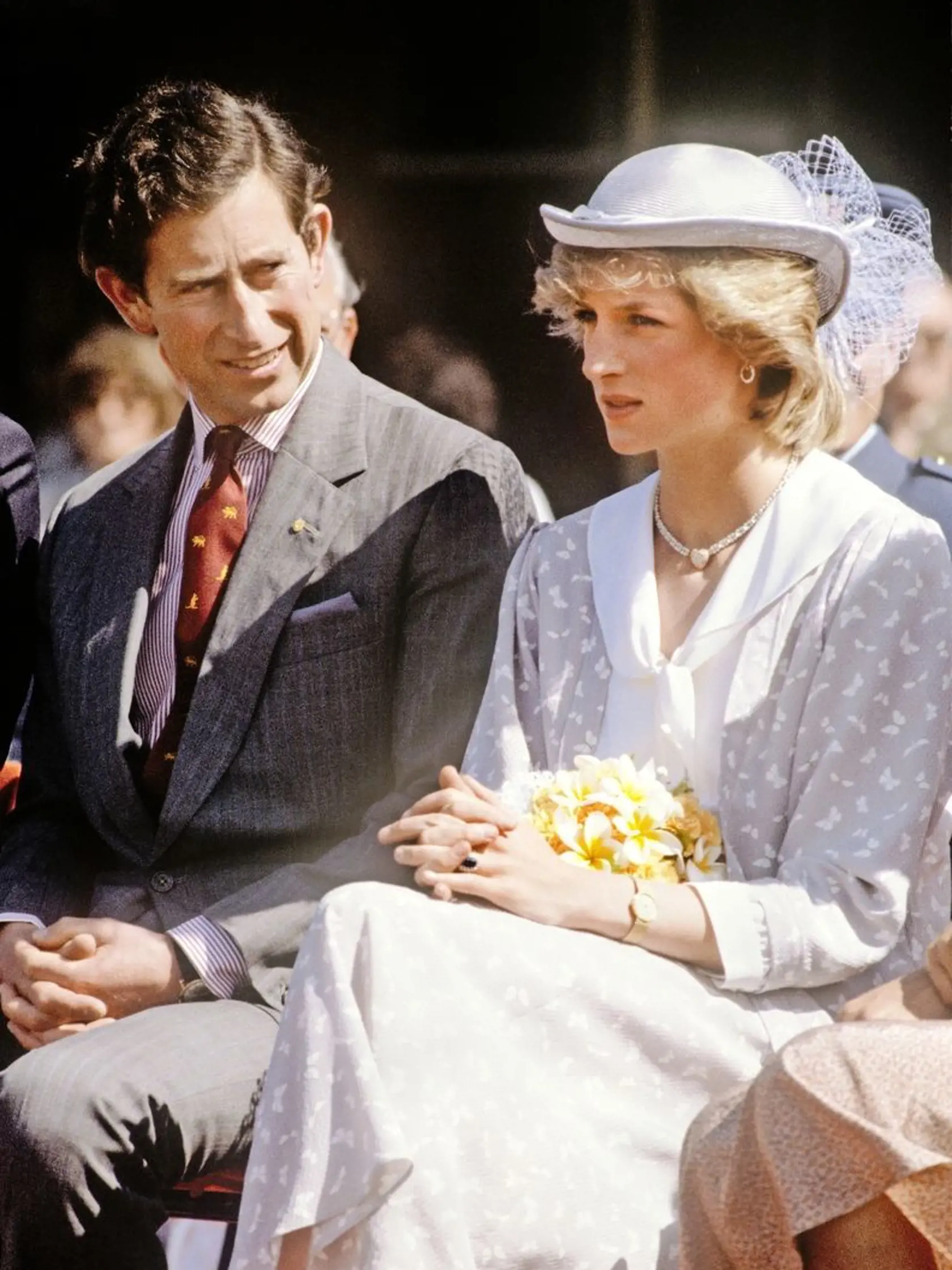 Pre nevydarené manželstvos Dianou Spencerovou nebol medzi Britmi veľmi obľúbený.