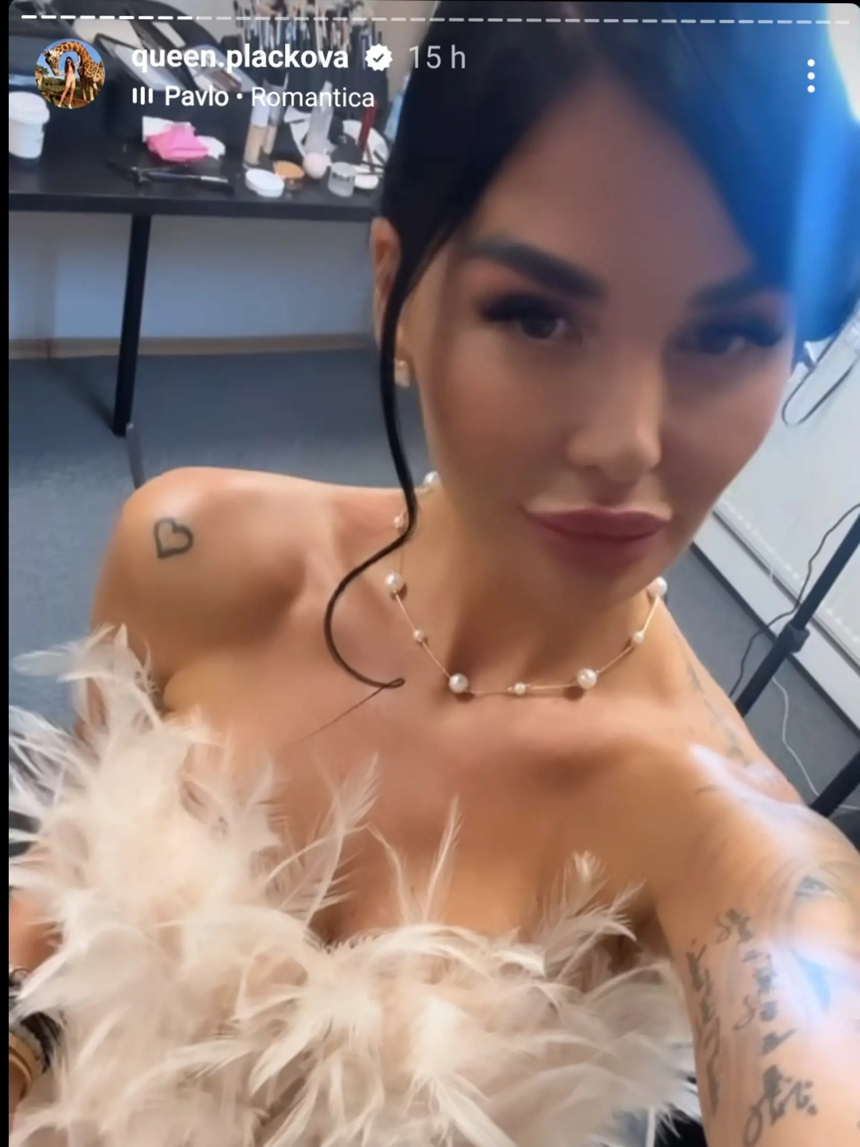 Zuzana na BMD zažiarila v bielej róbe.