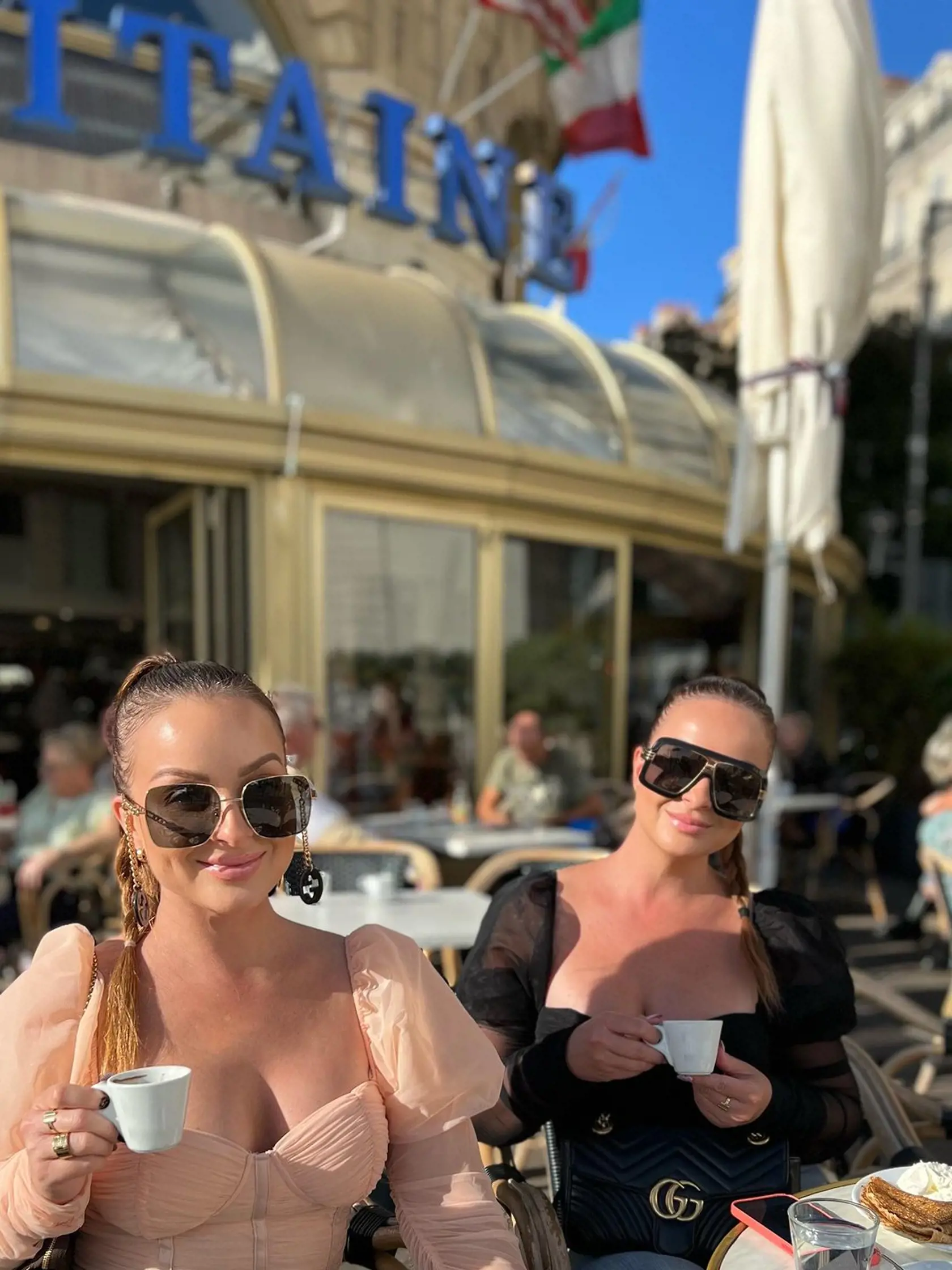 Veronika a Daniela milujú dobrú kávu a oddych pri nej.