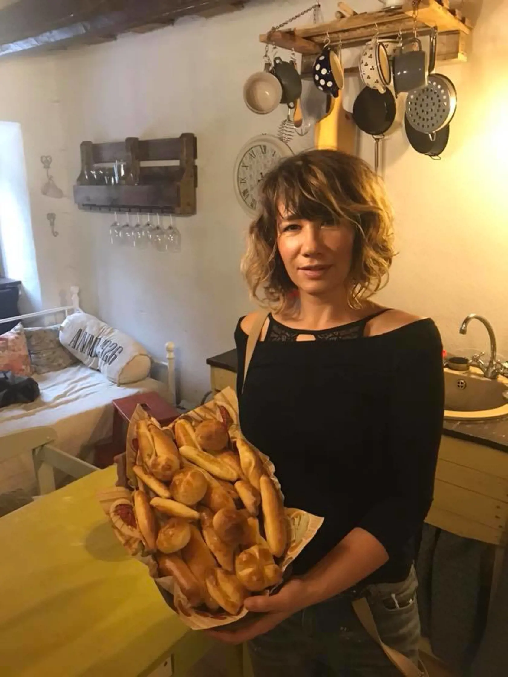 Lucia Nicholsonová rada pečie. Domáce pečivo vyzerá úžasne.