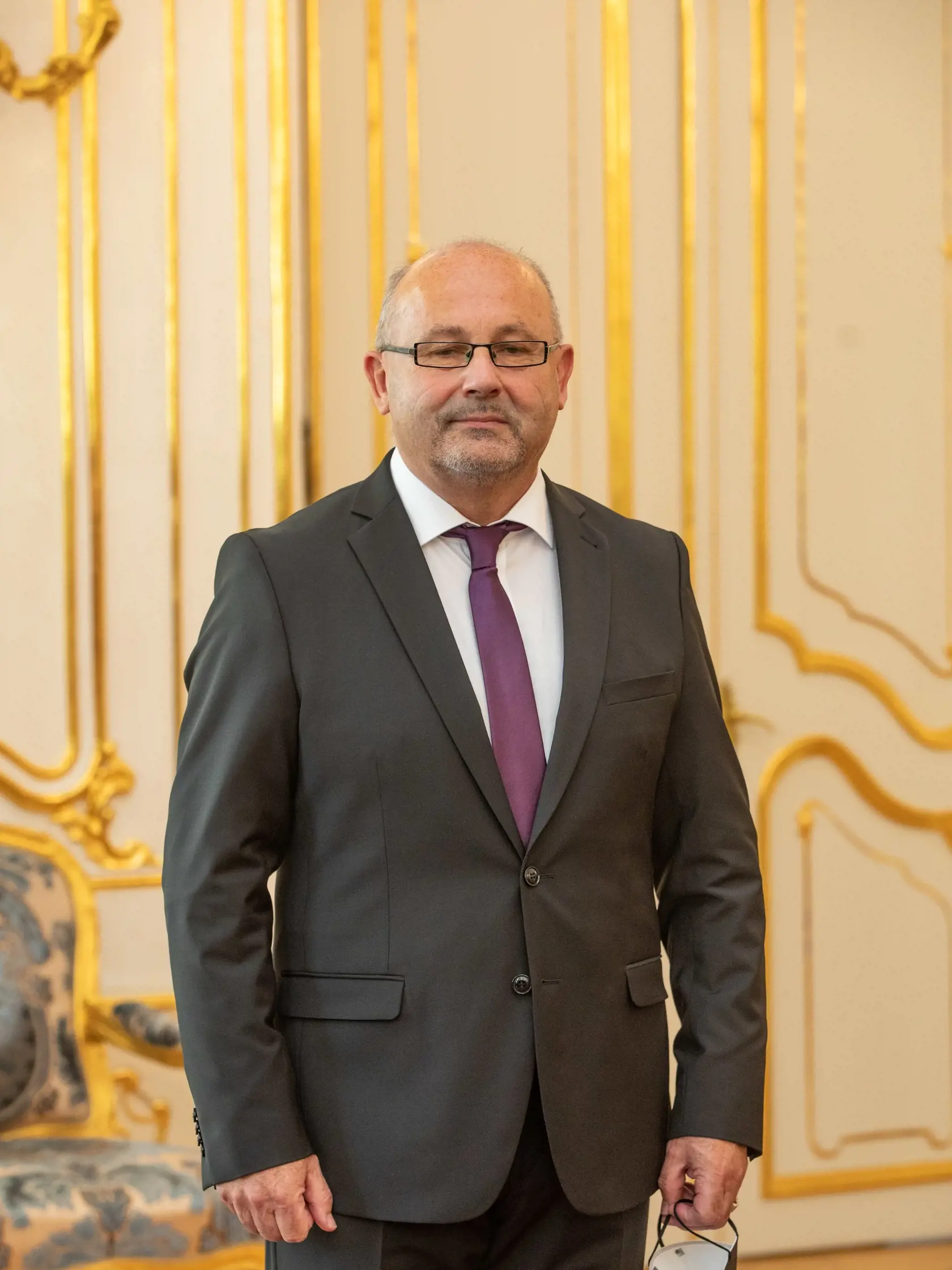 Na snímke je vymenovanie predsedu Najvyššieho správneho súdu SR Pavla Naďa  prezidentkou SR Zuzanou Čaputovou.