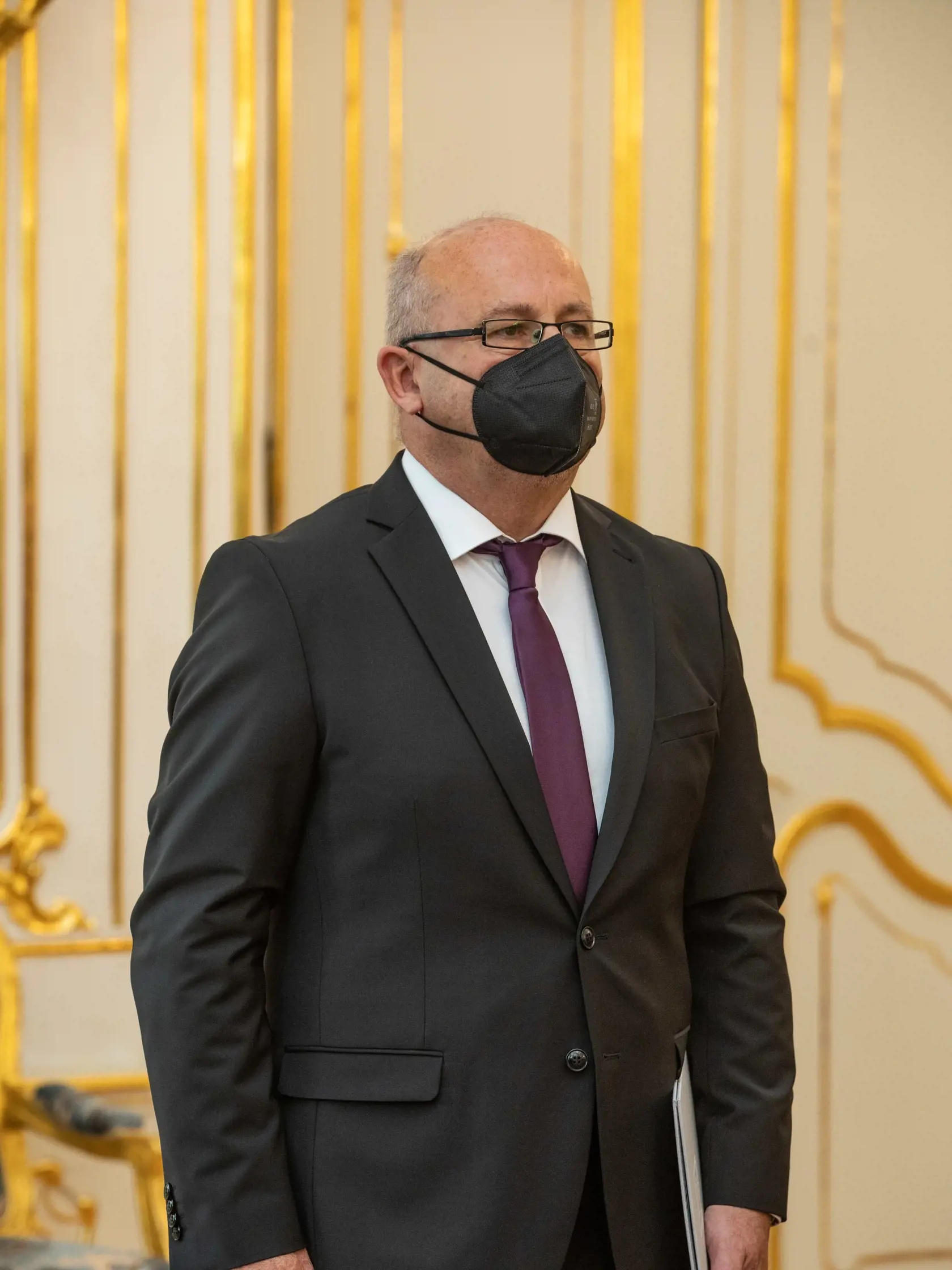Na snímke je vymenovanie predsedu Najvyššieho správneho súdu SR Pavla Naďa  prezidentkou SR Zuzanou Čaputovou.