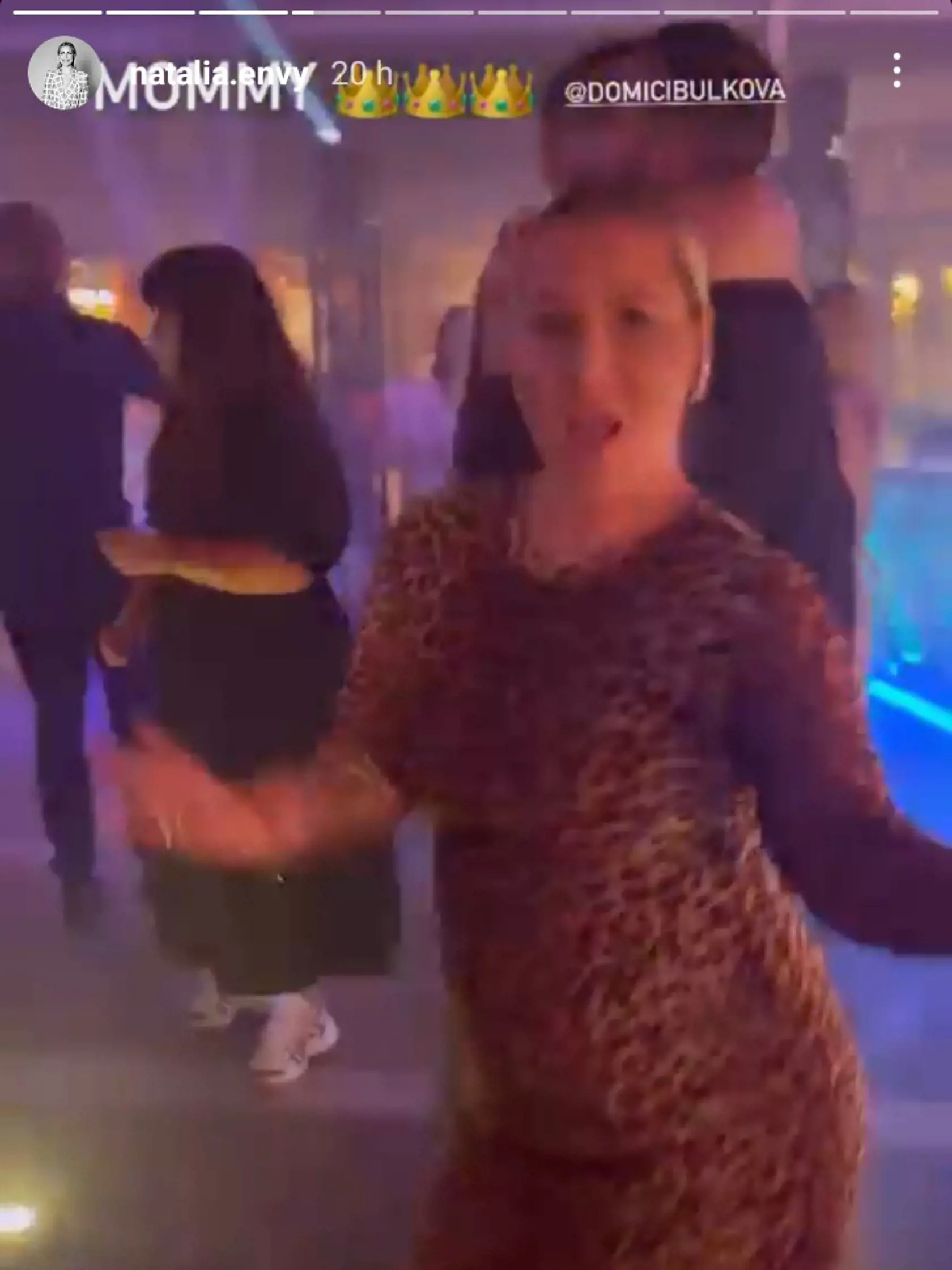 Dominika Cibulková má už viditeľné tehotenské bruško.