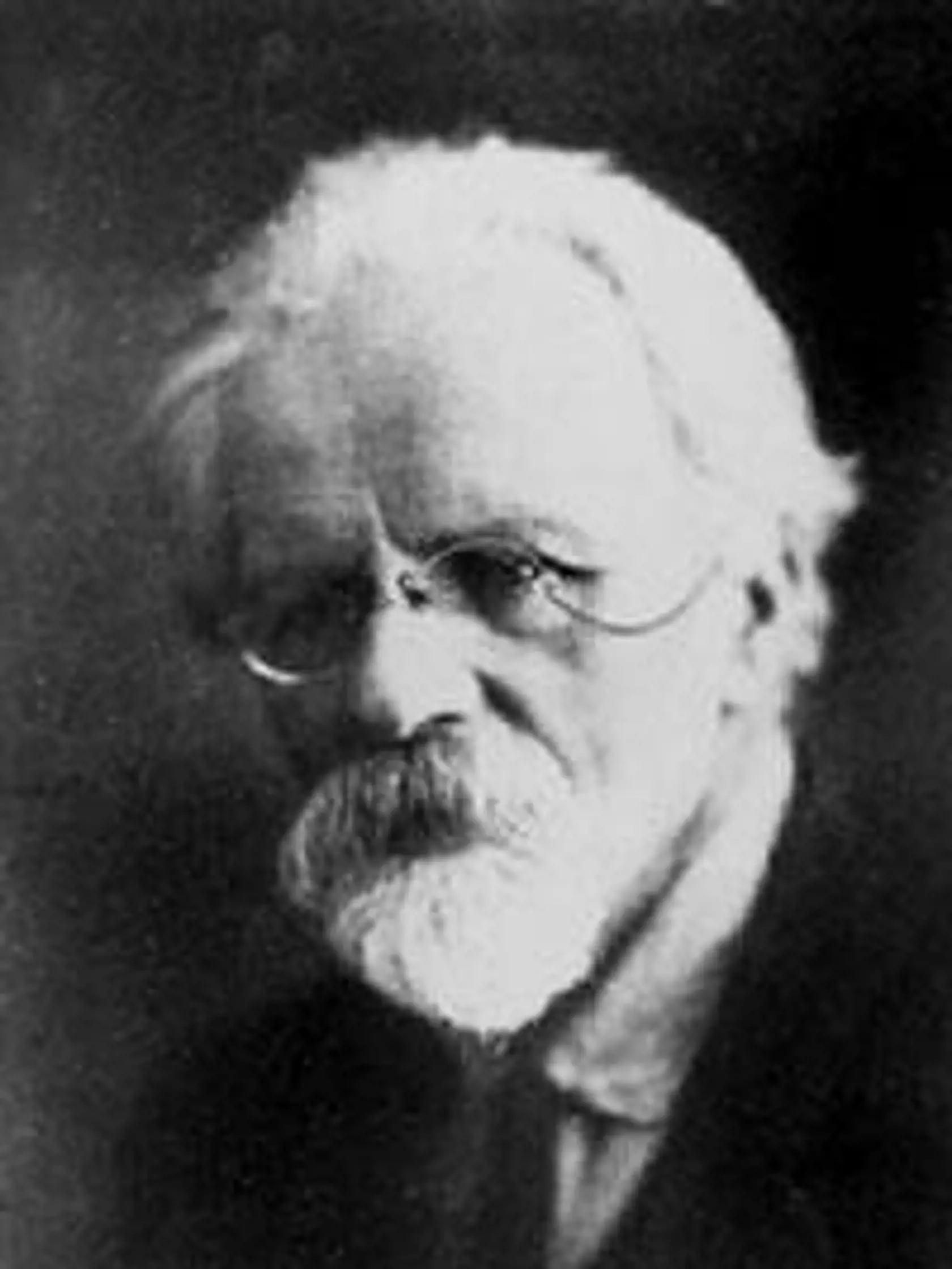 Ilya Ivanov chcel pre Sovietov vytvoriť supervojaka pomocou kríženia človeka a opice. Všetky jeho pokusy skončili fiaskom.