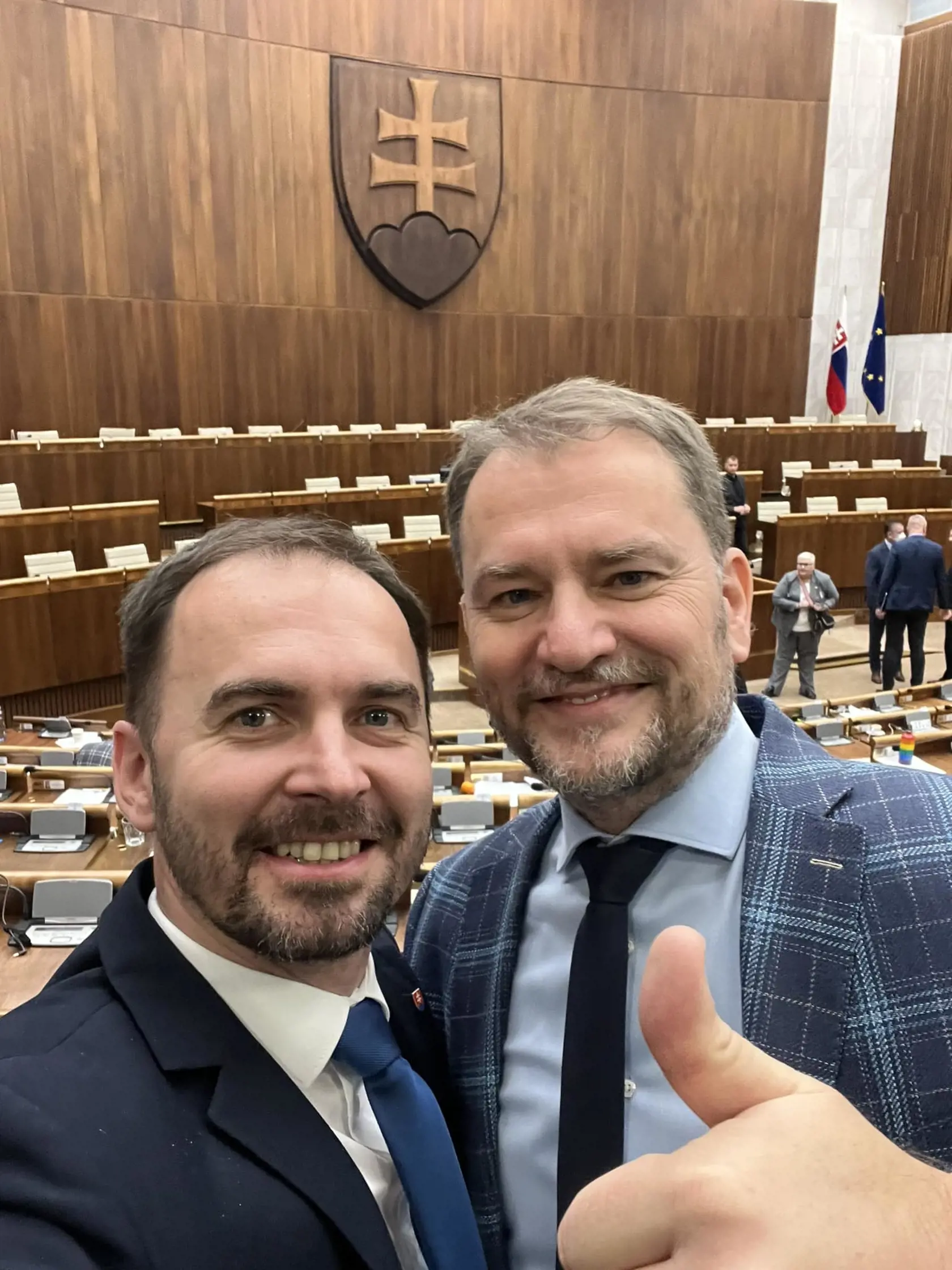 FOTO PRED: Podľa informácií denníka Plus JEDEN DEŇ je ďalším politikom, ktorý absolvoval transplantáciu vlasov Michal Šipoš z hnutia Slovensko. Na snímke pred zákrokom, keď mal vpredu redšie vlasy.
