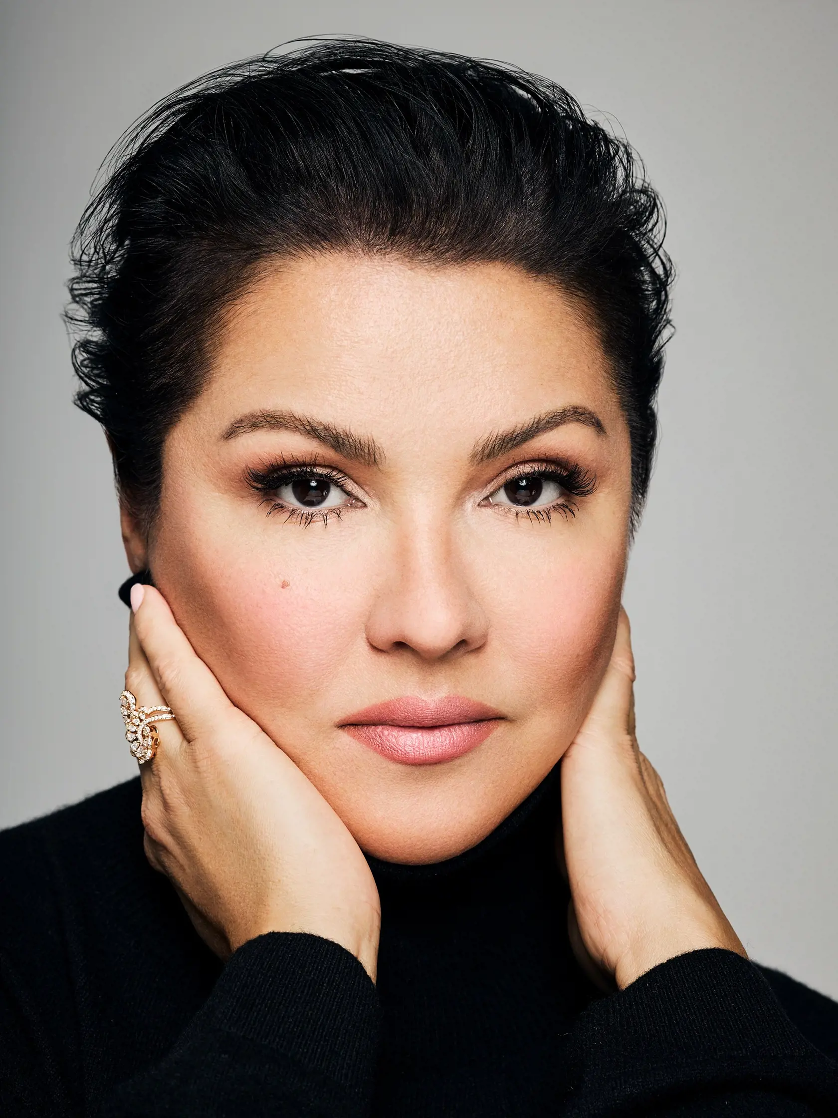 Priaznivci opery sa už mesiace tešia na koncert svetoznámej opernej speváčky Anny Netrebko, ktorý má hostiť Slovenské národné divadlo. 