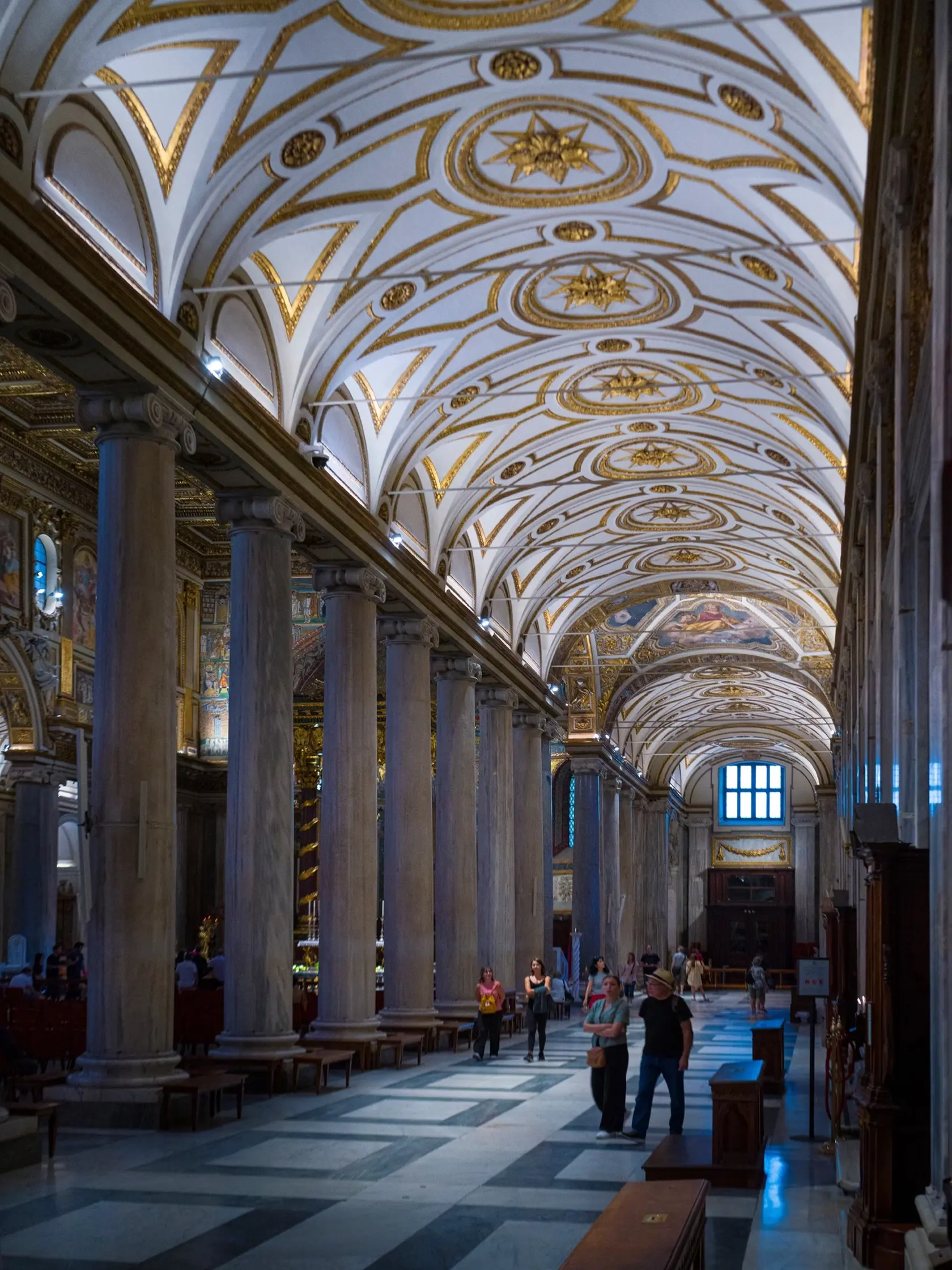 Bazilika Santa Maria Maggiore - Bazilika Panny Márie Väčšej - je miestom posledného odpočinku pápeža Františka. Vo vnútri je zakázané fotiť, pred dvomi týždňami na špeciálne povolenie, zachytil interiér významný slovenský fotograf, Prešovčan Jano Štovka.