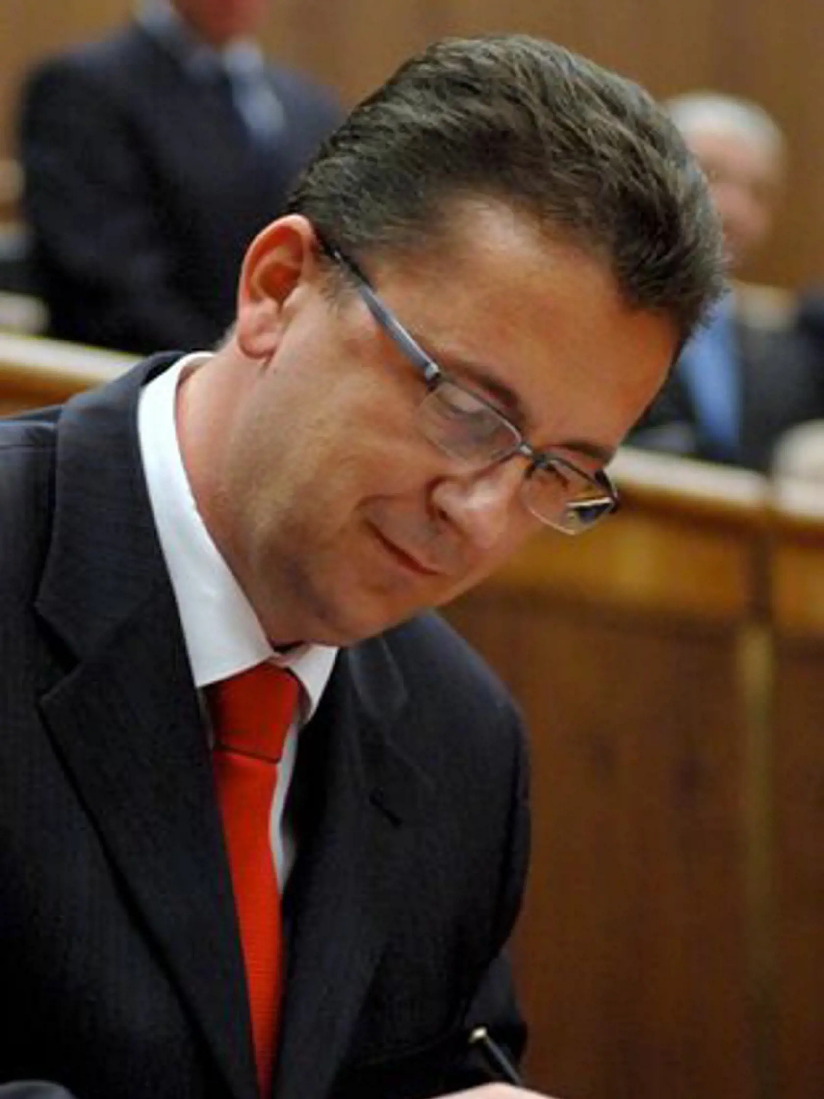 Podpredseda parlamentu si na Úrade pre dohľad nad zdravotnou starostlivosťou zamestnáva sestru.