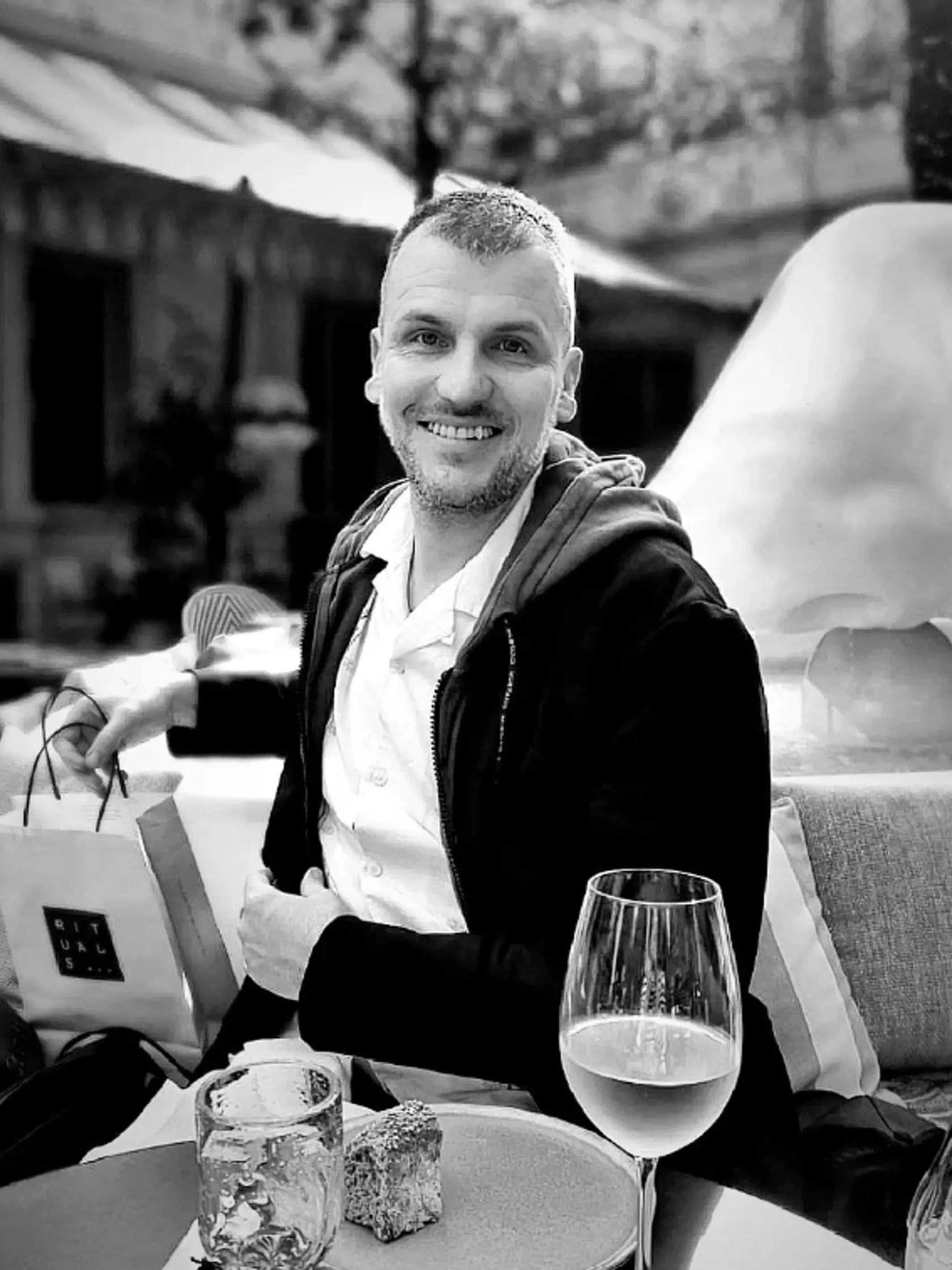 Zo Števa sa stal influencer. Dodnes miluje cestovanie a okrem Instagramu je aktívny aj na TikToku. Natáča vtipné a náučné videá a na spomínanom Instagrame ho už sleduje takmer 40-tisíc fanúšikov.