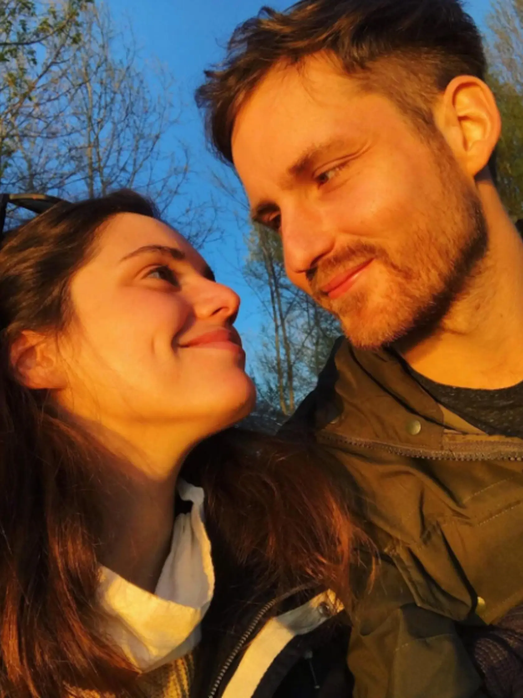 Sarah kedysi tvorila pár s týmto mužom, ktorý pracuje ako kameraman.