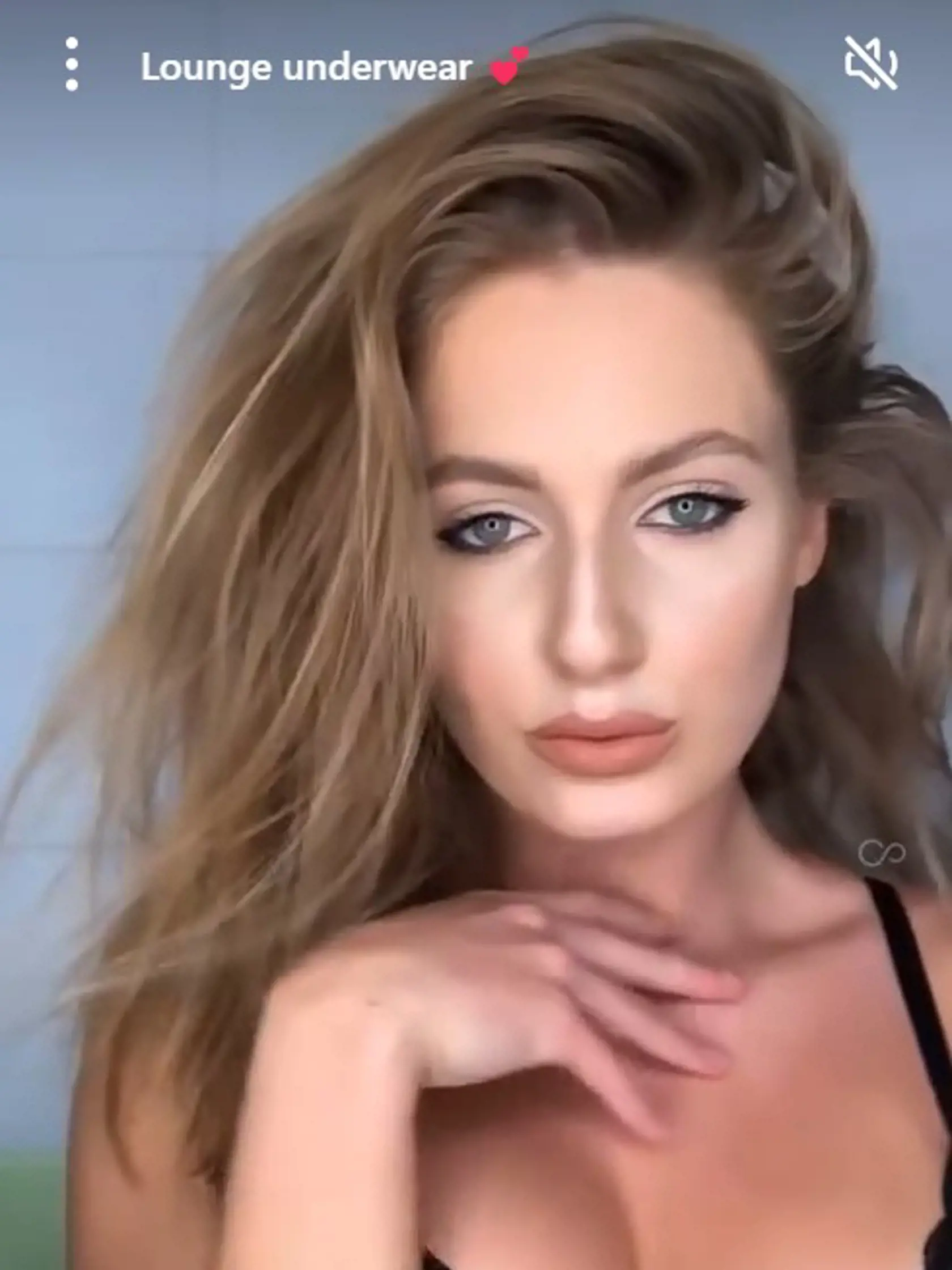 Šulová sa na videách predviedla niekoľkokrát v plnej kráse.