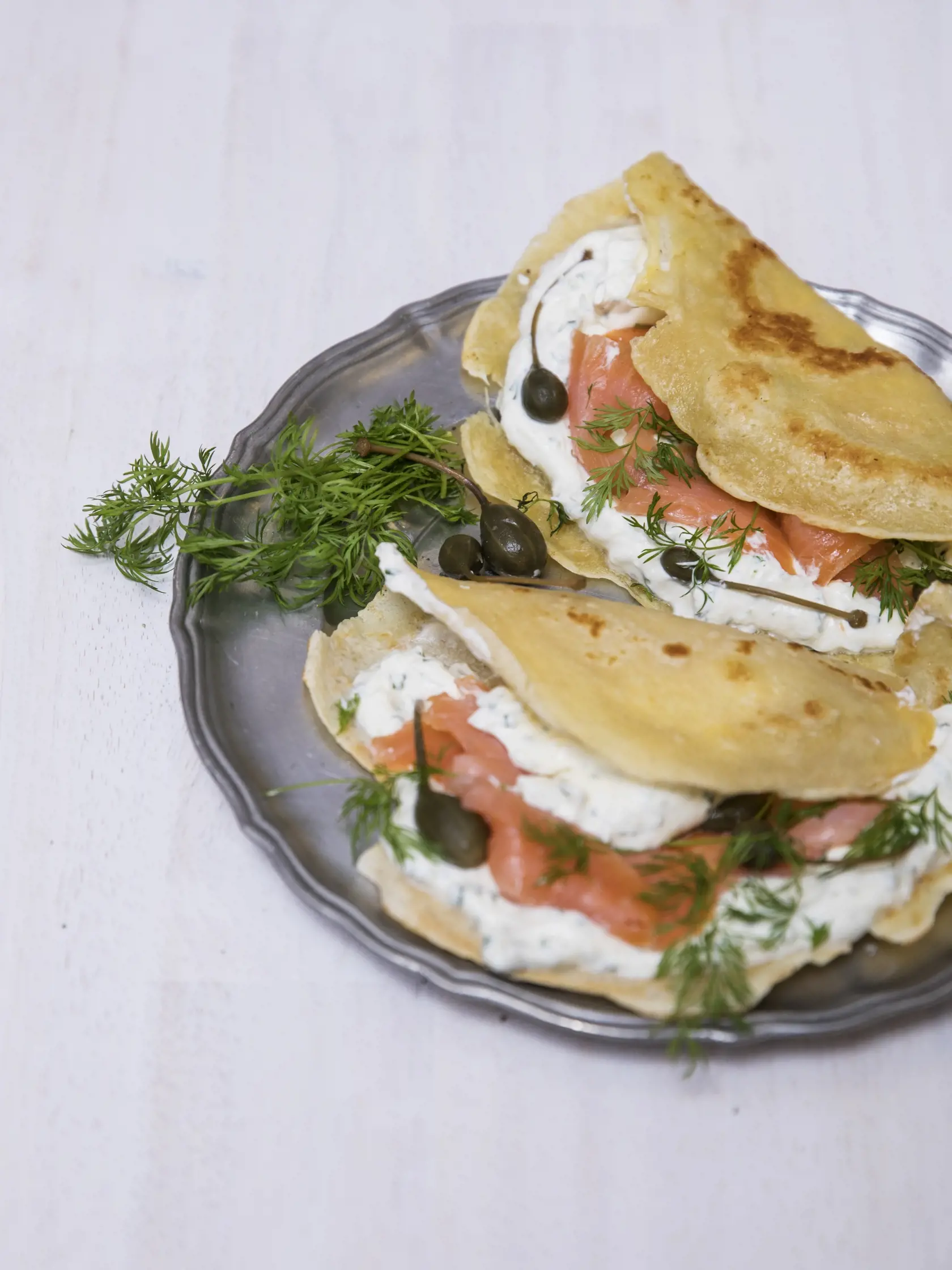 Palacinky s bylinkovou smotanou a lososom nielen prekvapia, ale aj zachutia vašim stravníkom.