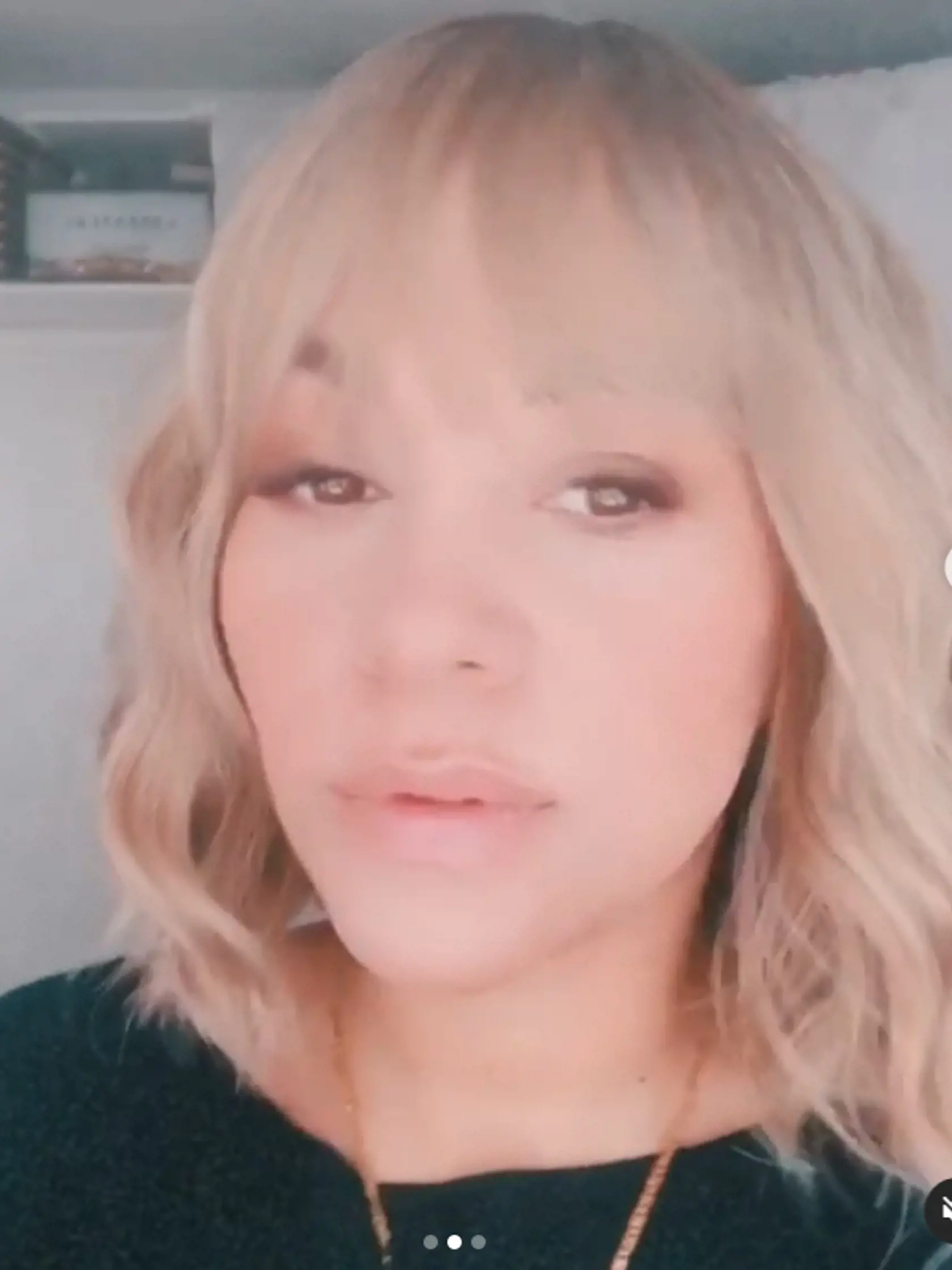 JE Z NEJ J LO Tina si zmenila farbu a strih vlasov, na niektorých záberoch sa podobá na svetovú hviezdu Jennifer Lopezovú, vpravo