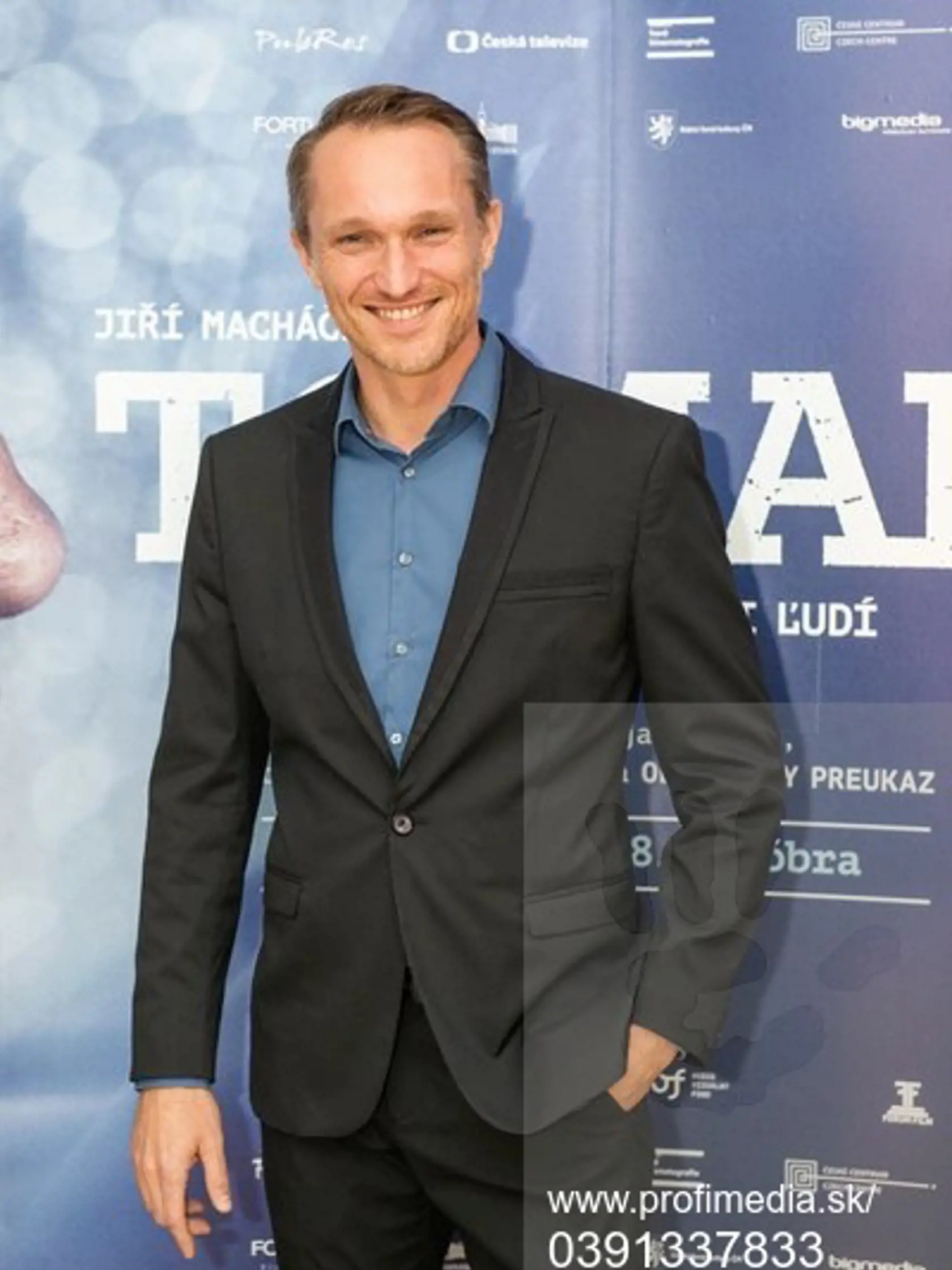 Marián Mitáš nie je jediný Slovák, ktorý sa objavil vo filme. Na utorkovú premiéru prišiel v štýlovom obleku tmavej farby.