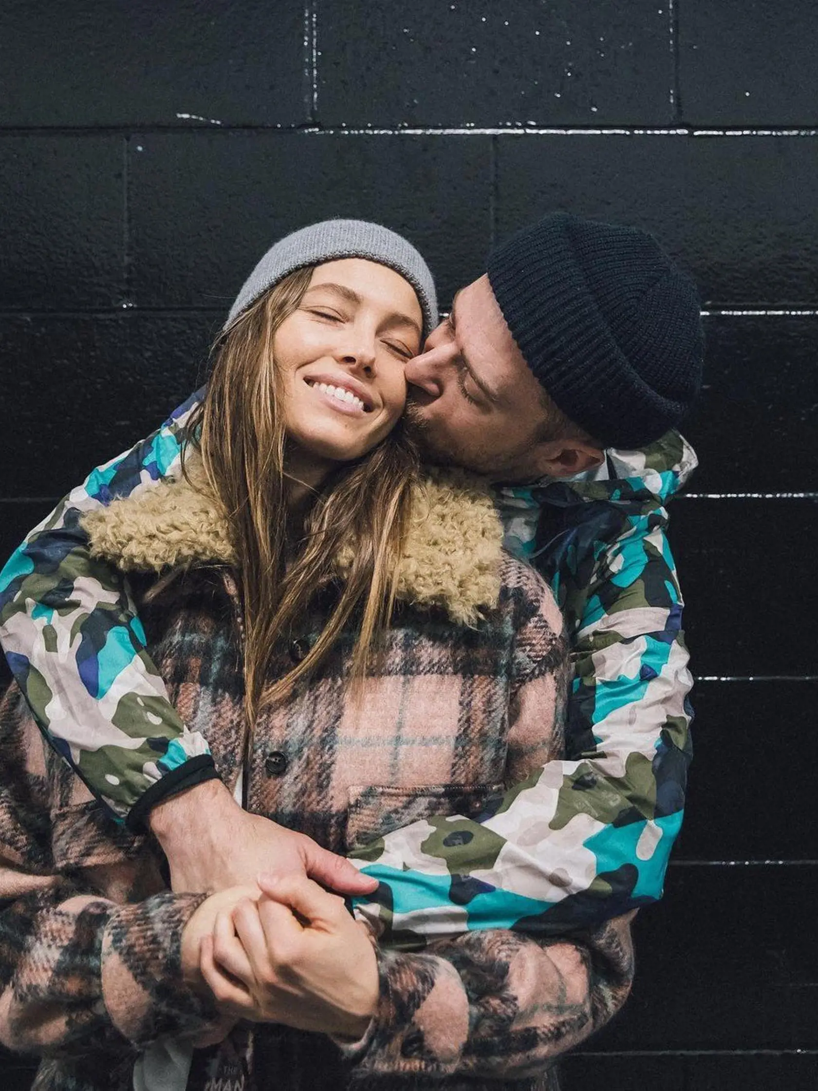 Justin Timberlake so svojou krásnou manželkou Jessicou Biel nešetrili bozkami.