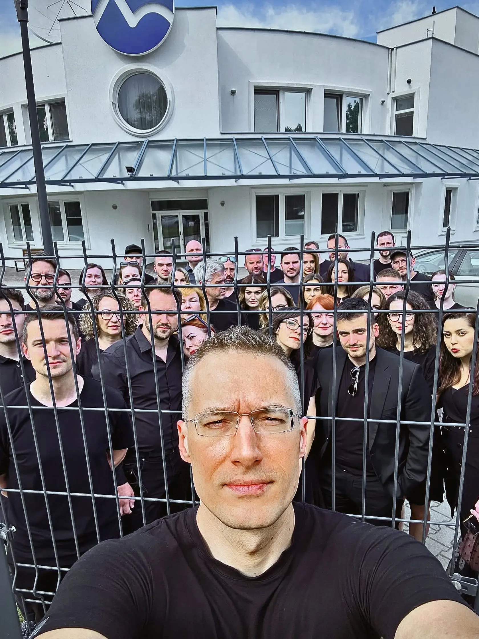 Viktor sa do čela odborov dostal po vyhadzove Michala Kovačiča (v popredí).