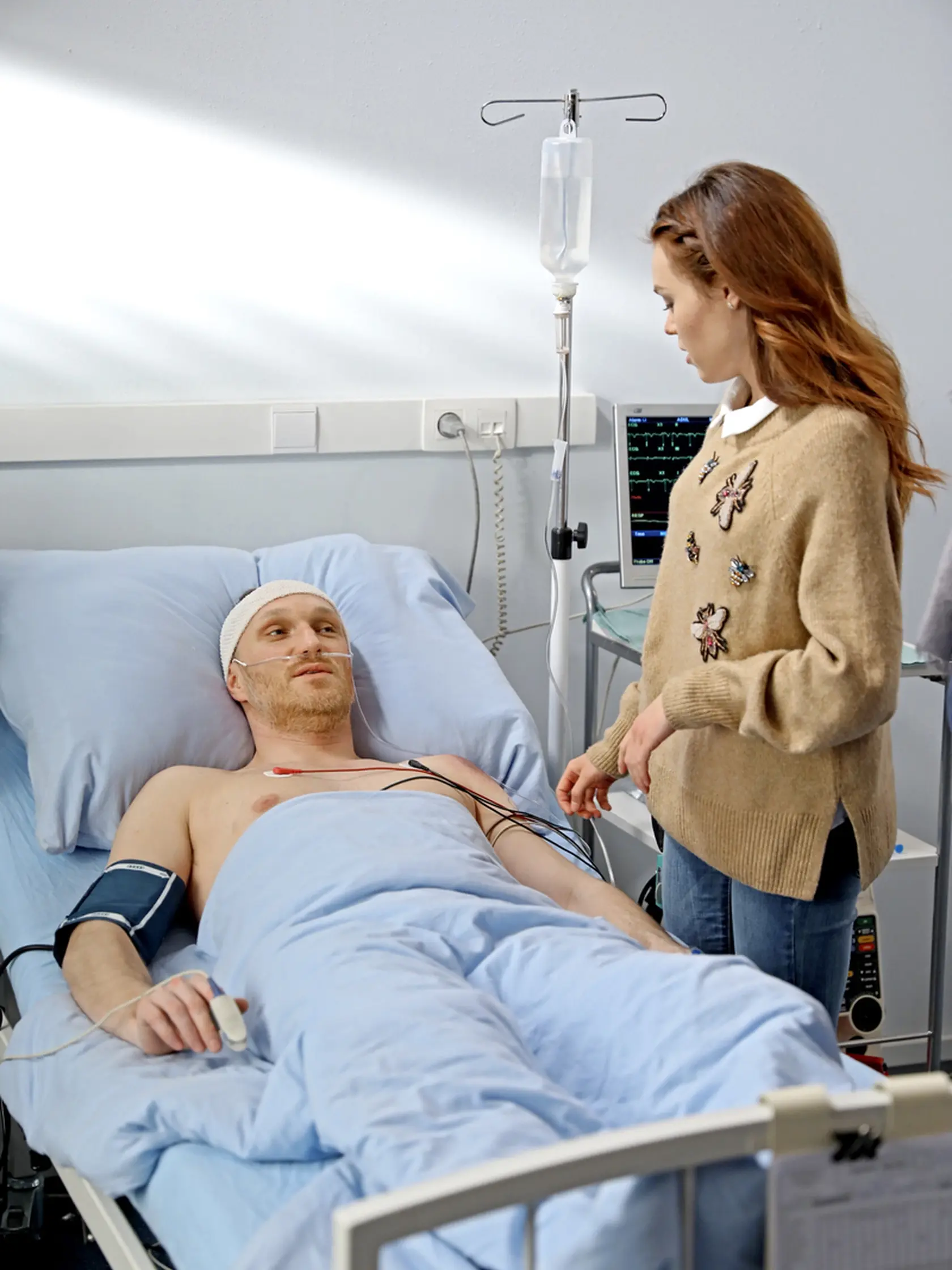 Manipulátor: Aby si Jaro udržal Lindu (Mary Havranová), sám si privodil ťažké zranenie.