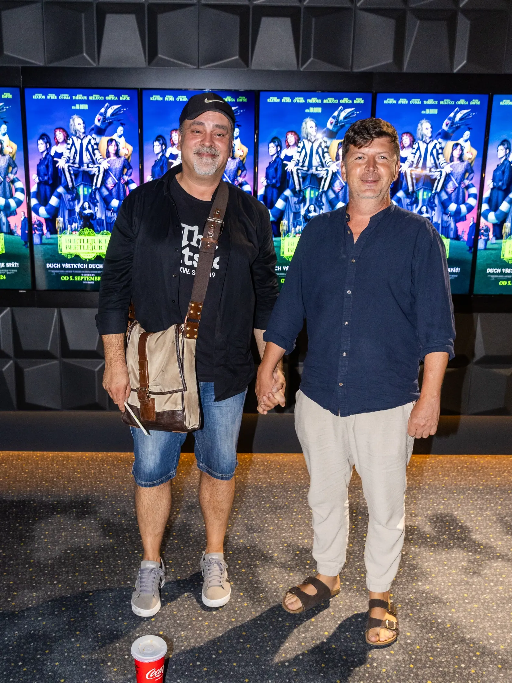 Premiéra filmu Beetlejuice Beetlejuice: Na snímke Sväťo Malachovský a Andrej Bičan.
