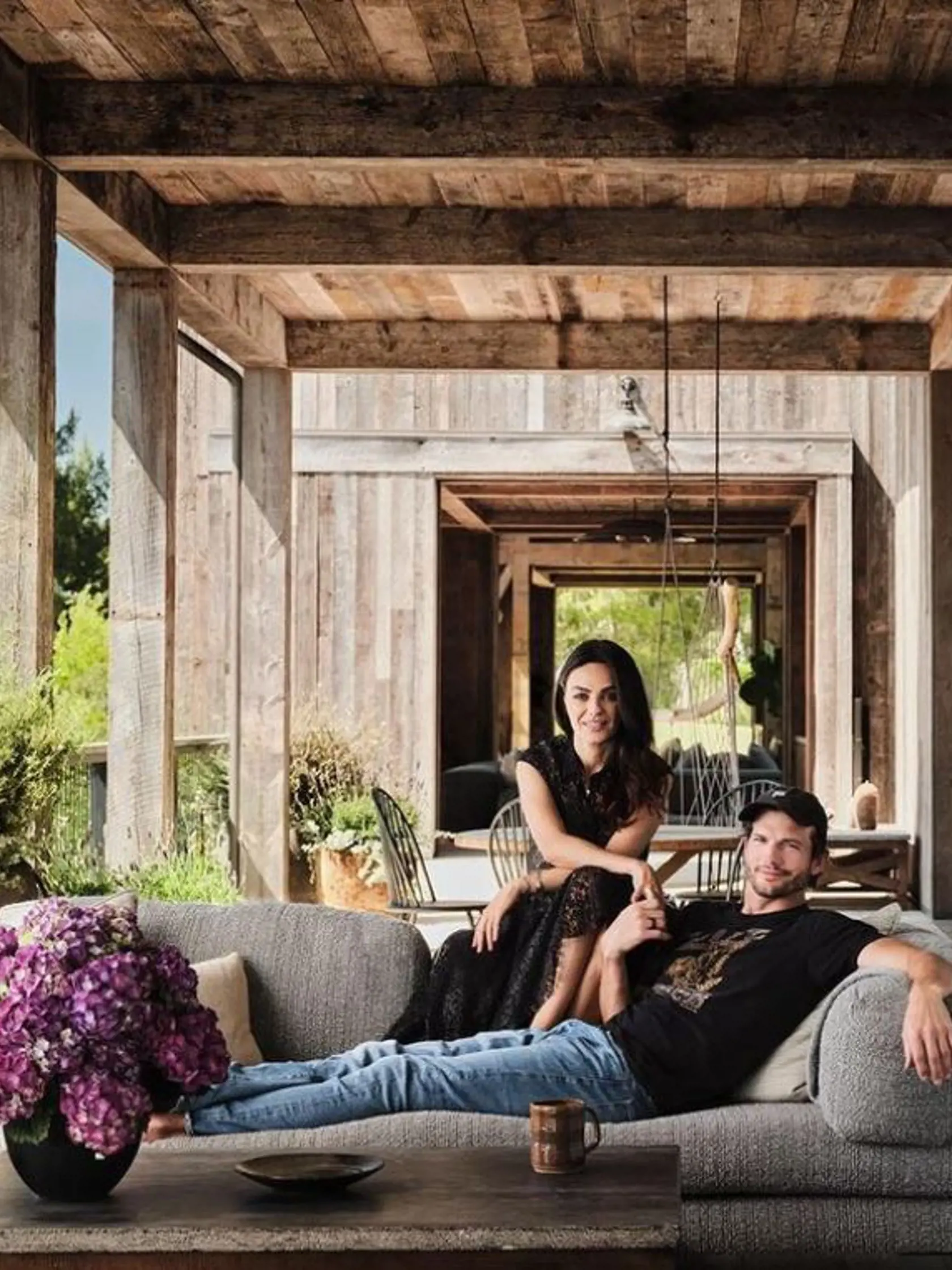 Mila Kunis a Ashton Kutcher stavali vysnívaný dom 5 rokov.