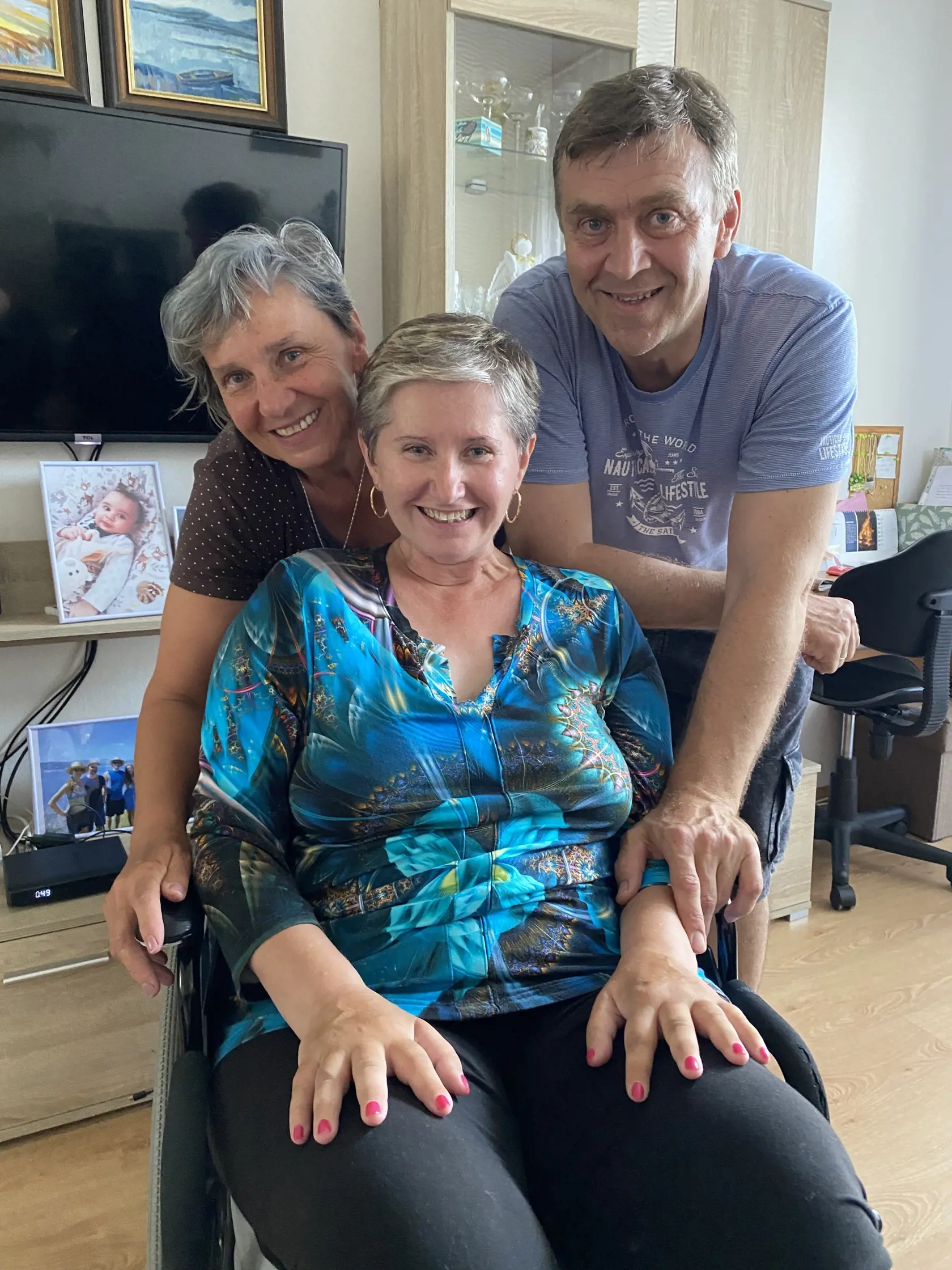 Nevzdávajú sa. Ivetka s asistentkou Majkou (58)  a manželom Petrom (56). Veria, že vedci vyvinú liek, ktorý jej pomôže.