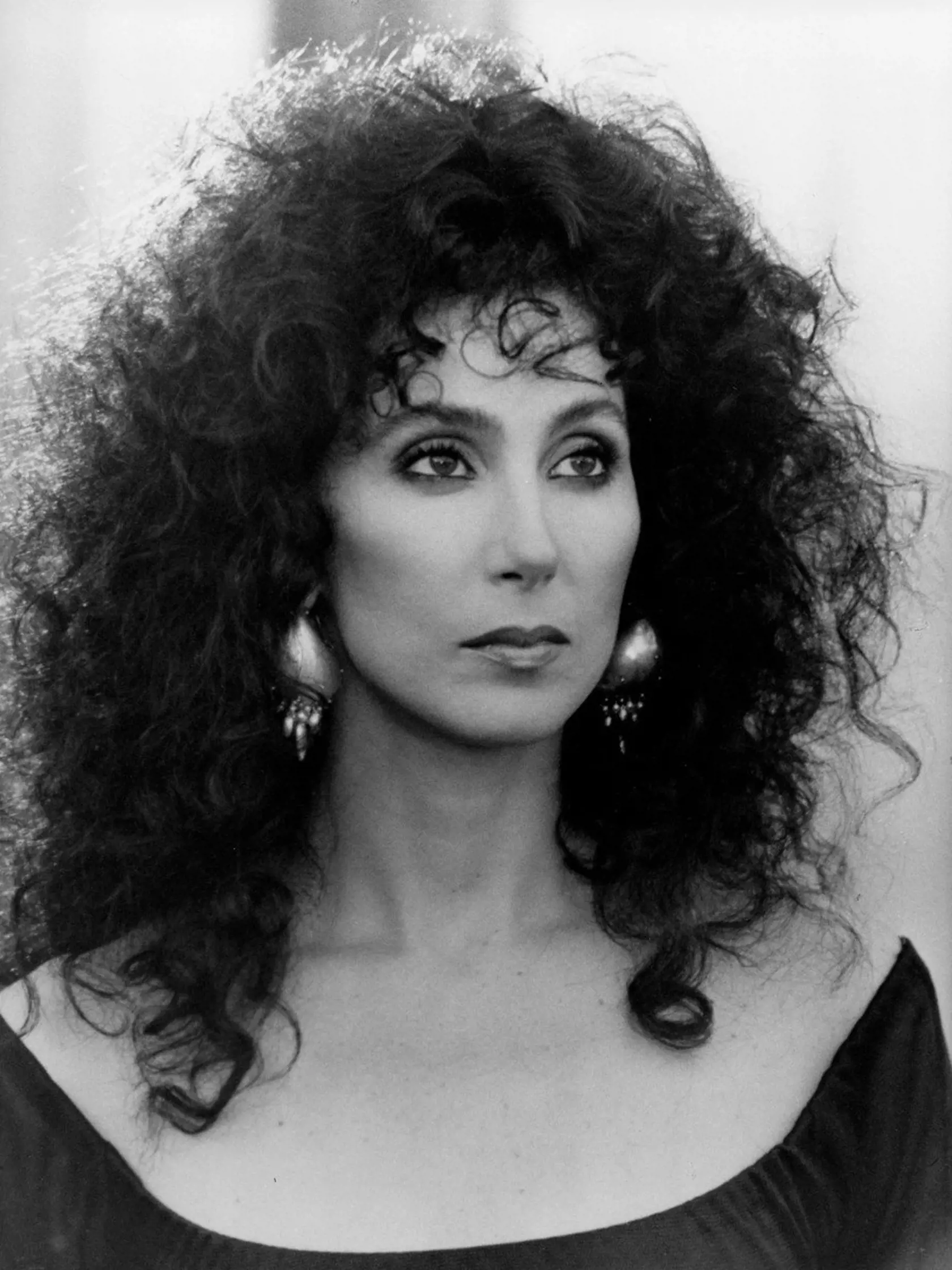 les sorcieres d eastwick The Witches Of Eastwick Year: 1987 Director: George Miller Cher. COLLECTION CHRISTOPHEL Â© Warner Bros, Image: 352806660, License: Rights-managed, Restrictions: Restricted to editorial use related to the film or the individuals involved (producers, directors, authors, actors, etc.) The rights of publicity of any person depicted in the photos are not granted Mandatory credit of the film company and photographer, Model Release: no, Credit line: Profimedia, AFP