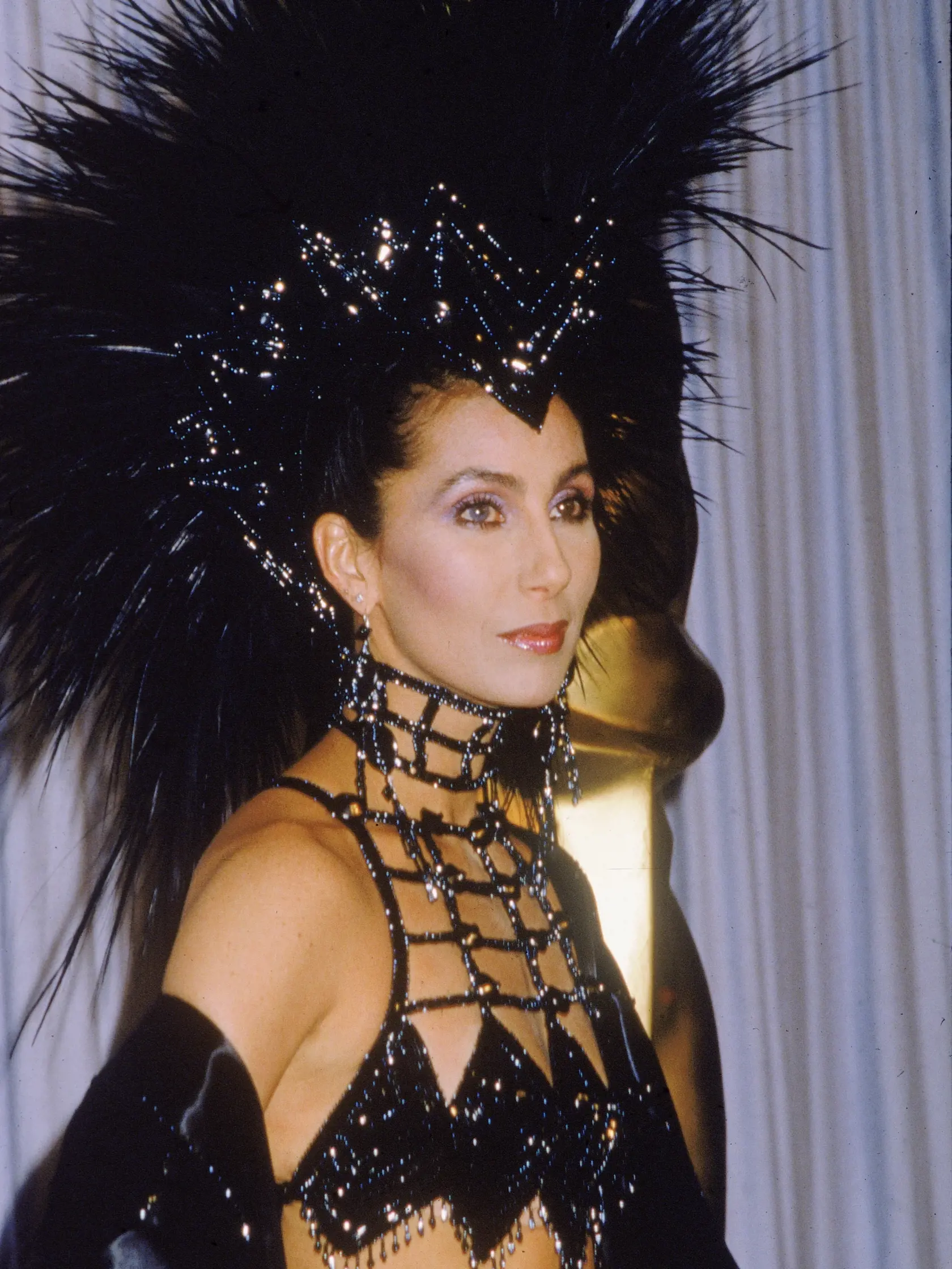 American actor and singer Cher attends the Academy Awards ceremony, wearing a black headdress, at the Dorothy Chandler Pavilion of the LA Music Center, Los Angeles, California, March 24, 1986. (Photo by Hulton Archive/Getty Images) 