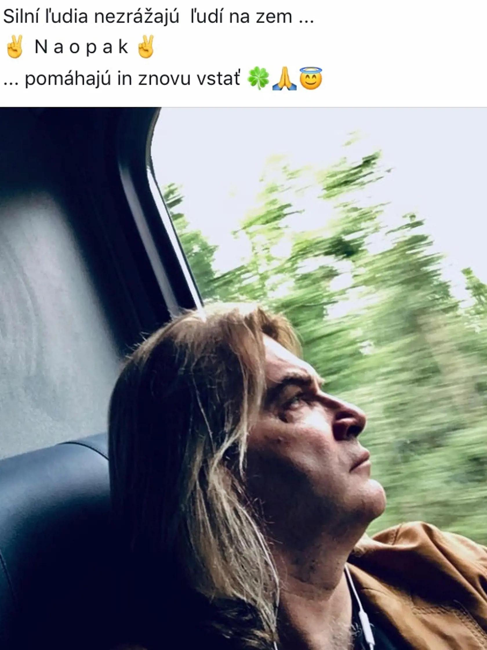 Citát doplnil aj vážnou fotkou.