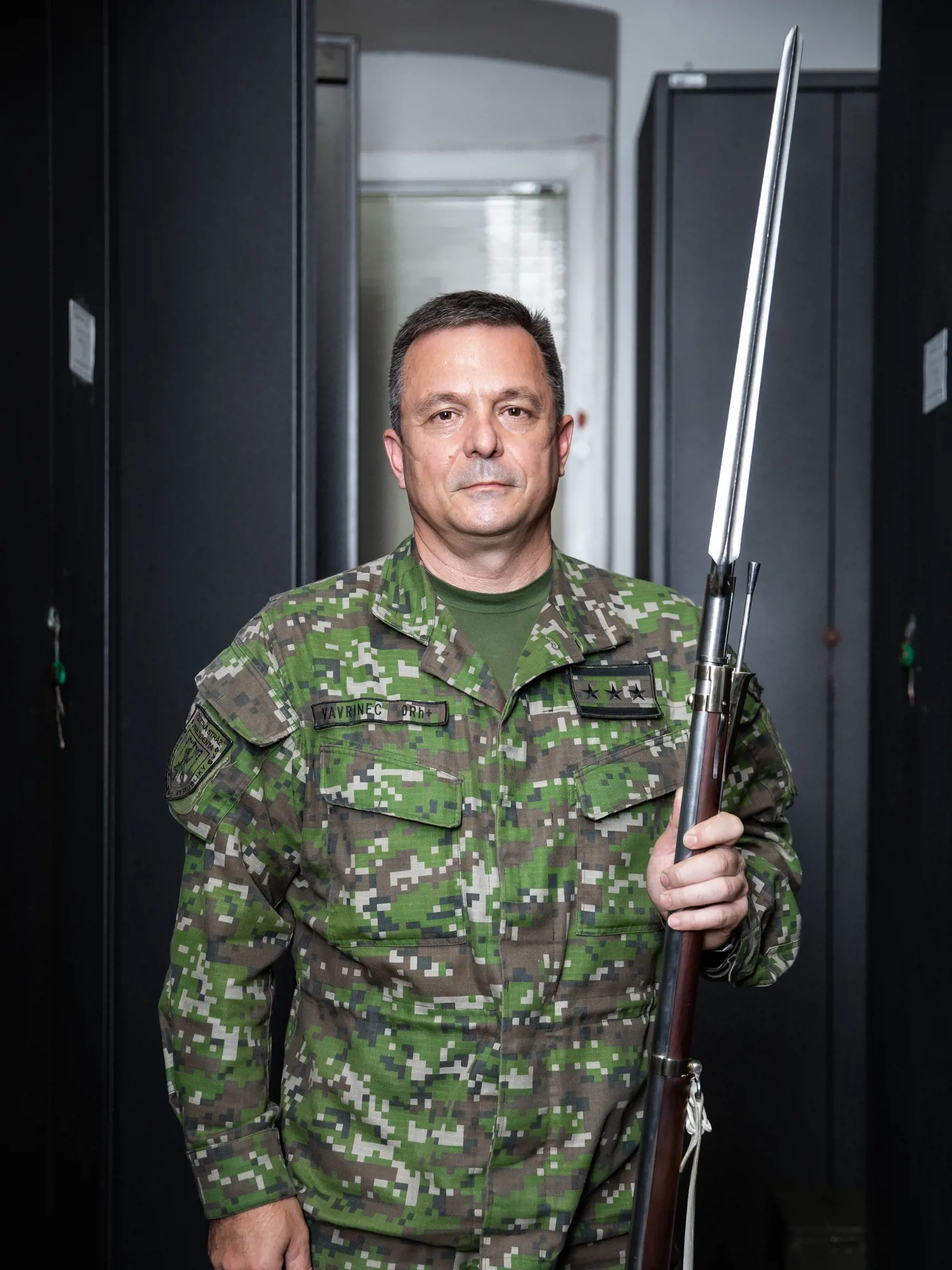 Čestná stráž prezidenta Slovenskej republiky. Na snímke plukovník Branislav Vavrinec.
