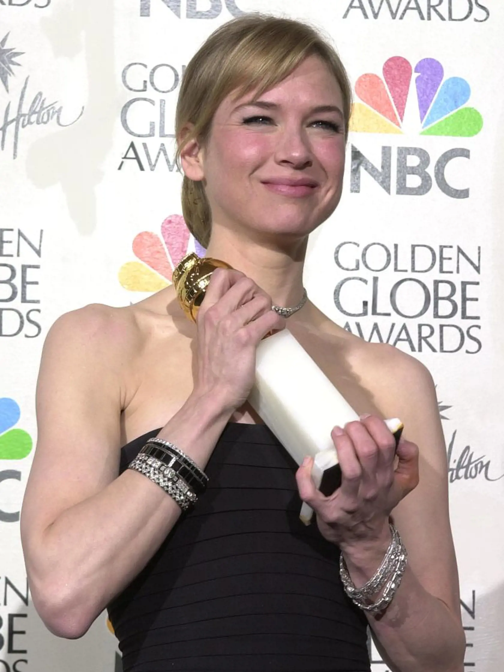 Predstaviteľka Bridget Jones Renné Zellweger čelá špekuláciám, že si dala operovať oči a má botox a výplne. Ona vraví, že vyzerá inak, lebo žite šťastný a plnohodnotnejší život.