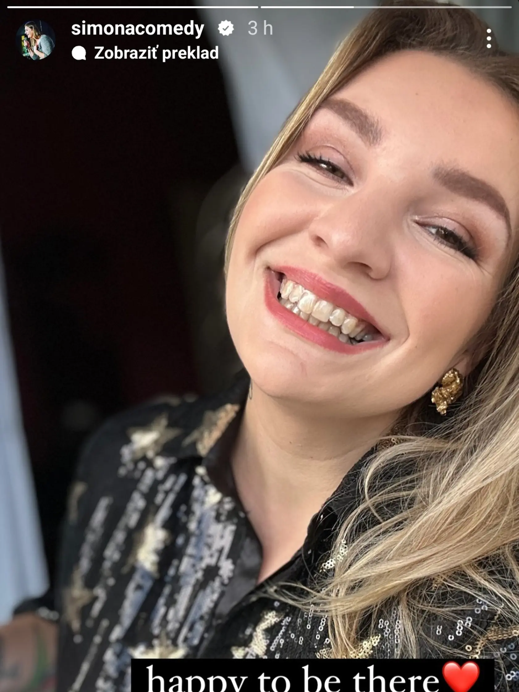 Simona ukázala nové zuby.