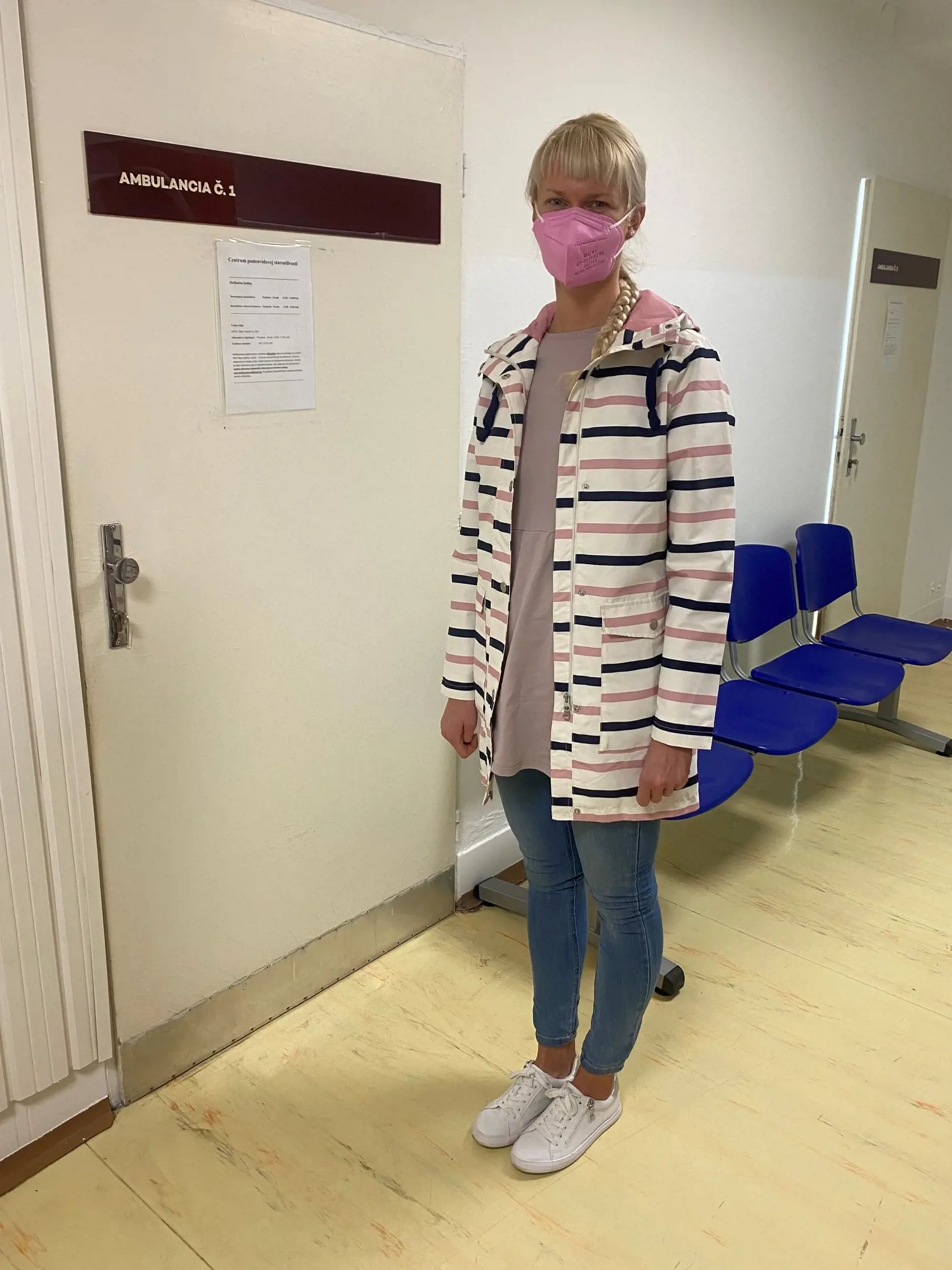 Anna (32): „Prekonala som covid a po pol roku som sa bola zaočkovať a mala som veľmi ťažkú myokarditídu a vlastne doteraz mám veľké ťažkosti. Bola som s tým už aj v Bratislave na Kramároch po všelijakých odborníkoch, ale nevedeli mi poradiť, preto som prišla sem.“
