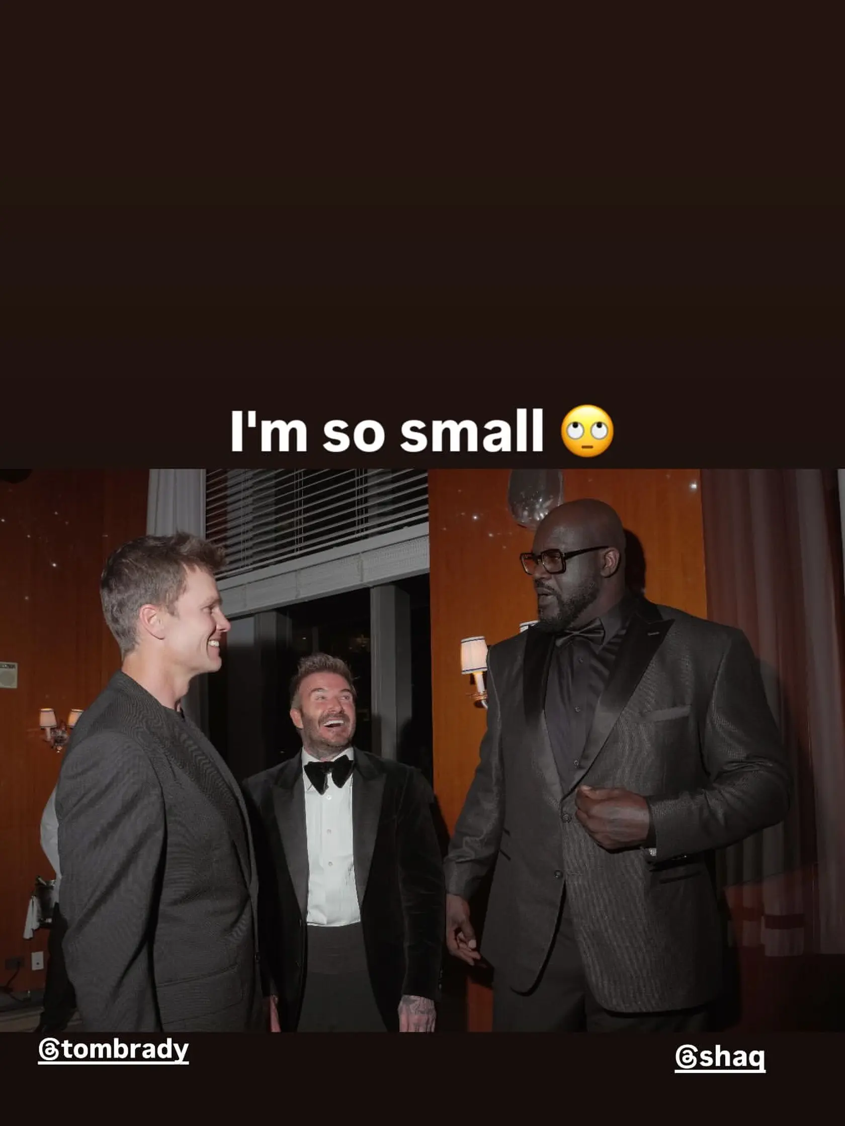 David Beckham predčasne začal s oslavami 50-ky v Miami. Gratulovať prišli aj bývalý hráč amerického futbalu Tom Brady či basketbalová legenda Shaquille O'Neal. David sa pri ich výške cítil maličký.