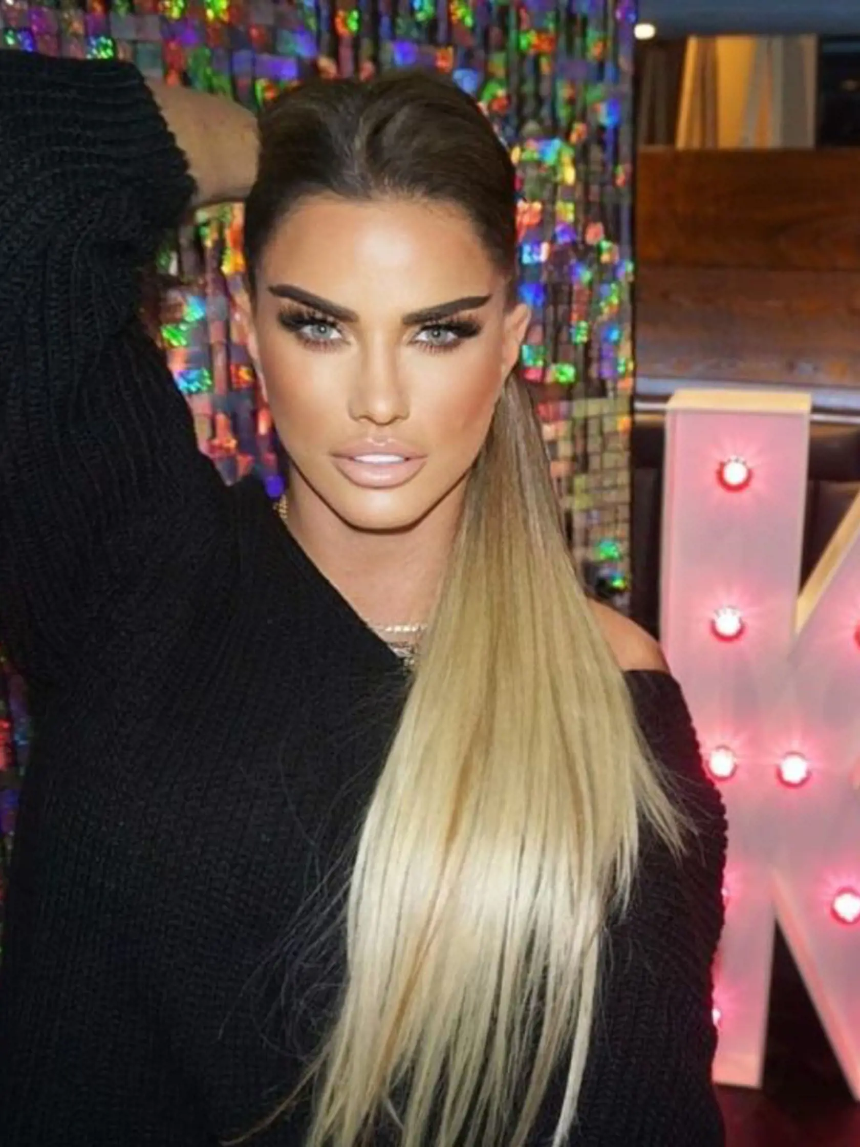 Sudkyňa jej následne trest odňatia slobody odložila na december pod podmienkou, že Katie Price podstúpi liečenie a neporuší žiadne ďalšie zákony.