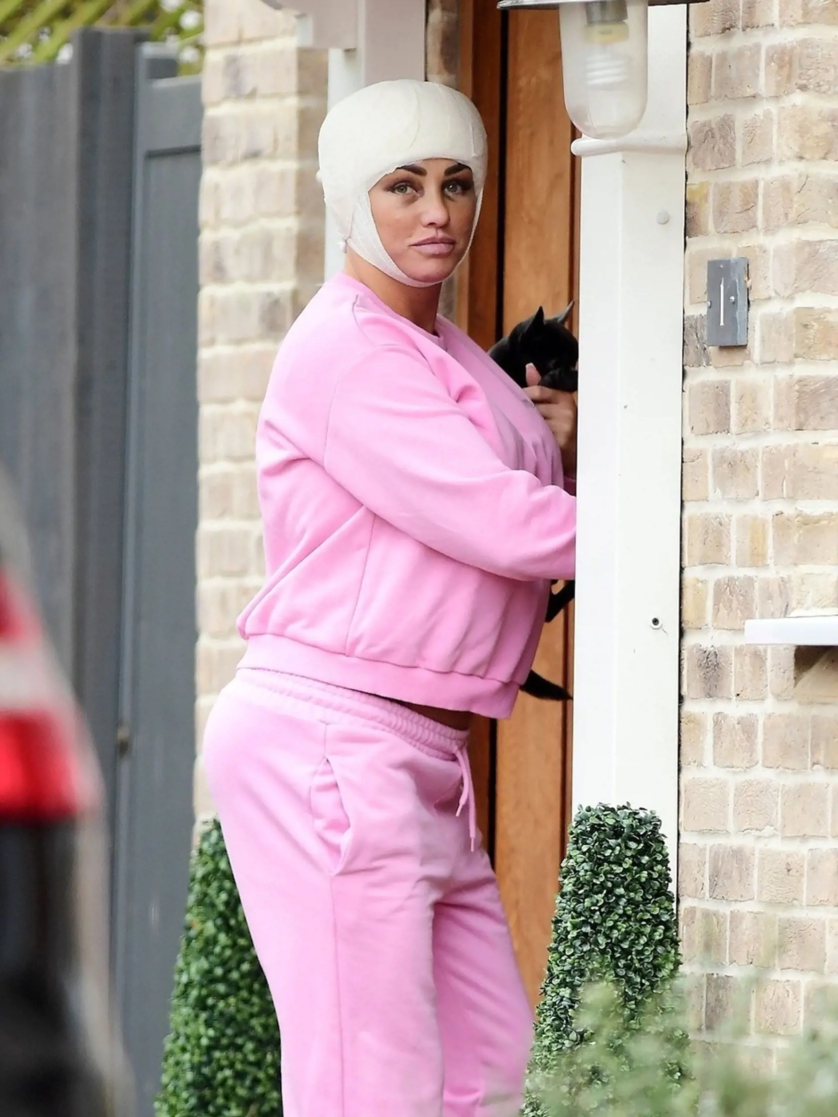 Katie Price podstúpila ďalšie plastiky.