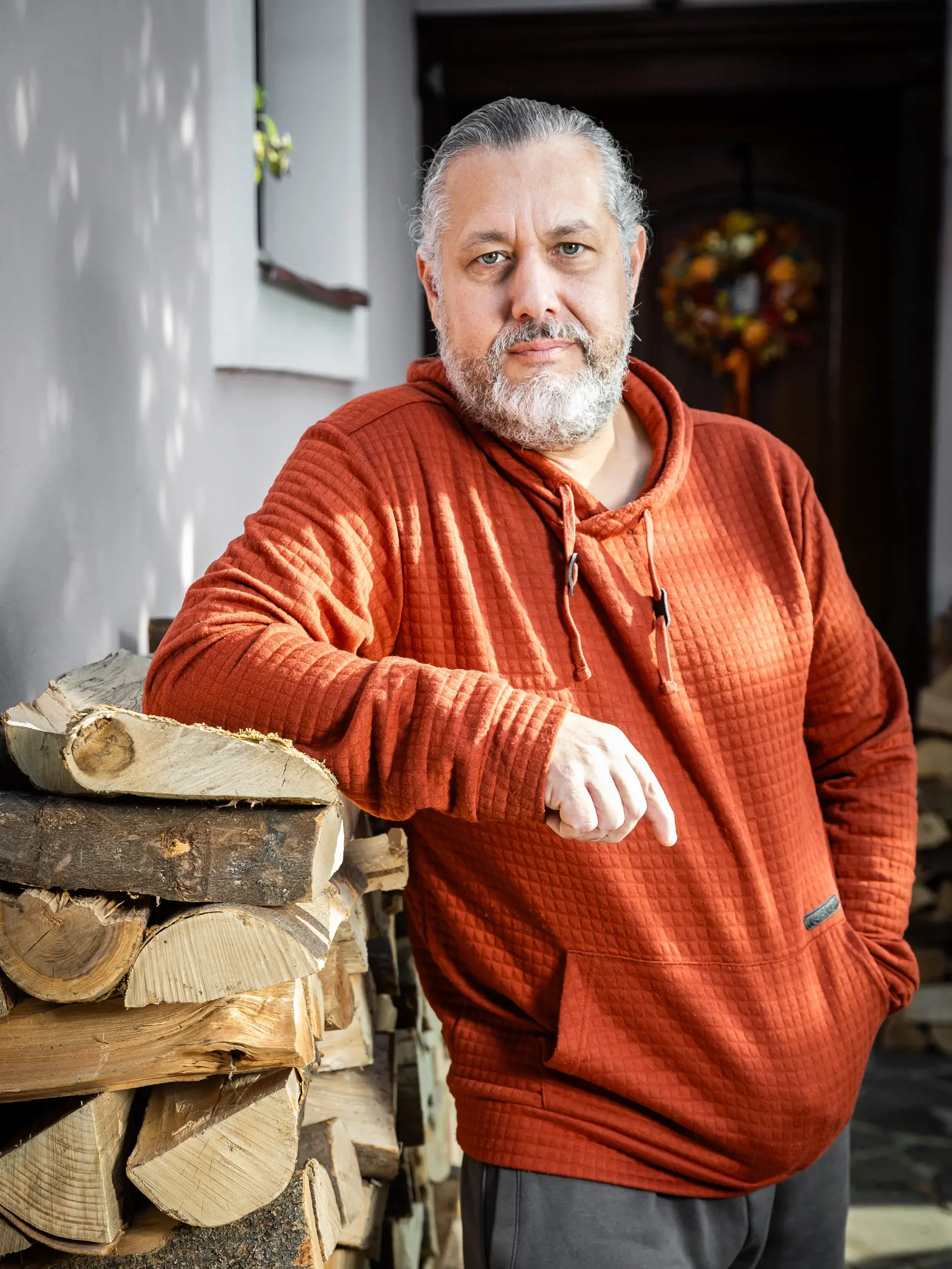 Hudobník Oskar Rózsa vo svojom dome v Banskej Štiavnici.