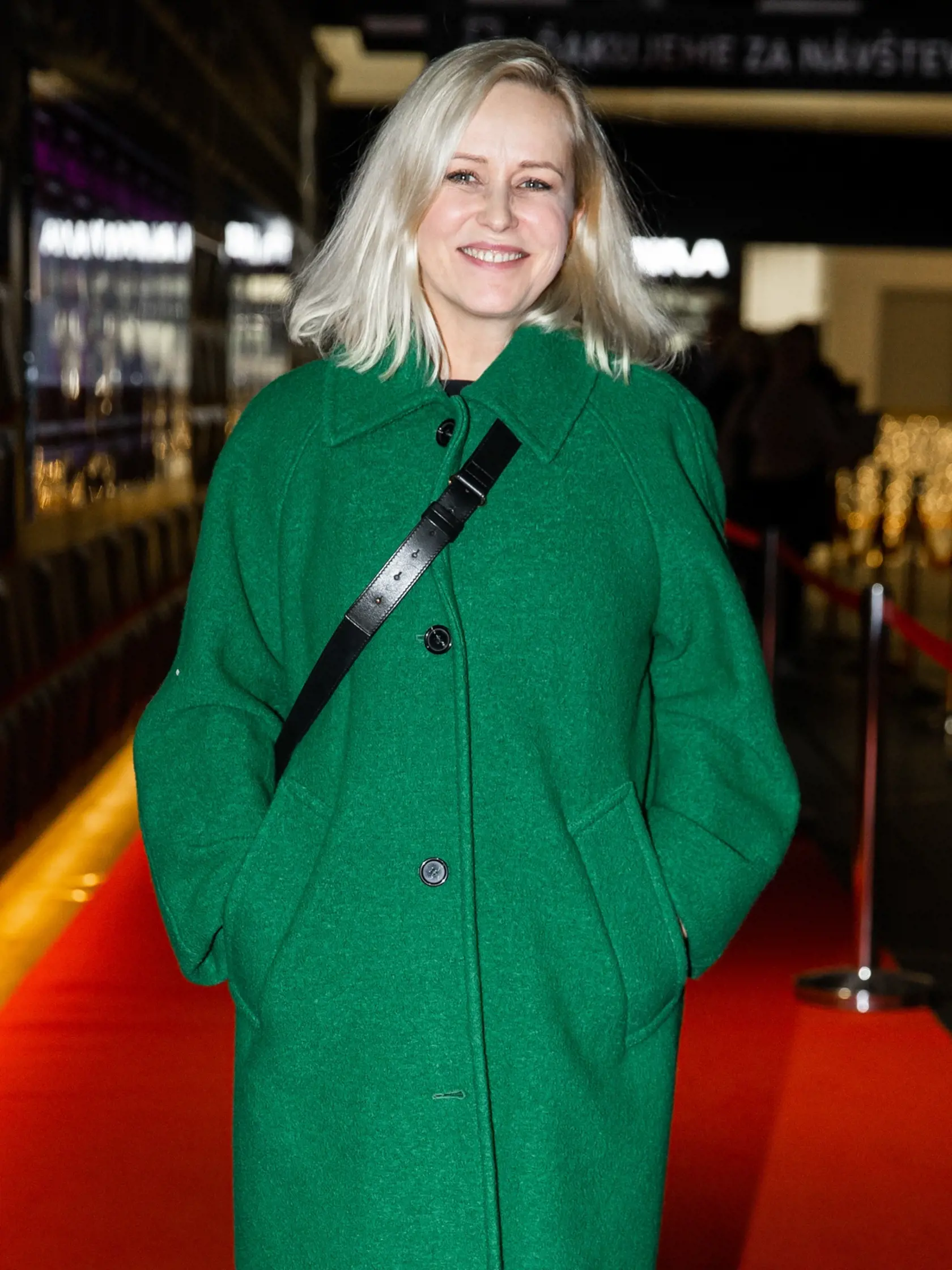 Premiéra filmu  Superžena v Bratislave si nenechala ujsť ani Michaela Čobejová (52). V zelenom trendy kabáte krásne žiarila.
