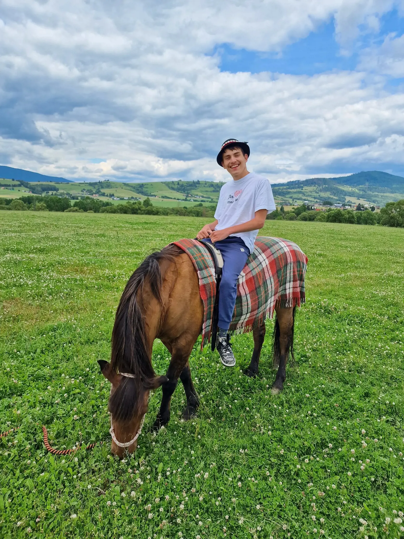 Spoločne sa ocitli vo Vysokých Tatrách, ale aj na Gerlachu. Tiež spomína Popradské pleso, Sninský kameň, Morské oko i Slovenský raj.