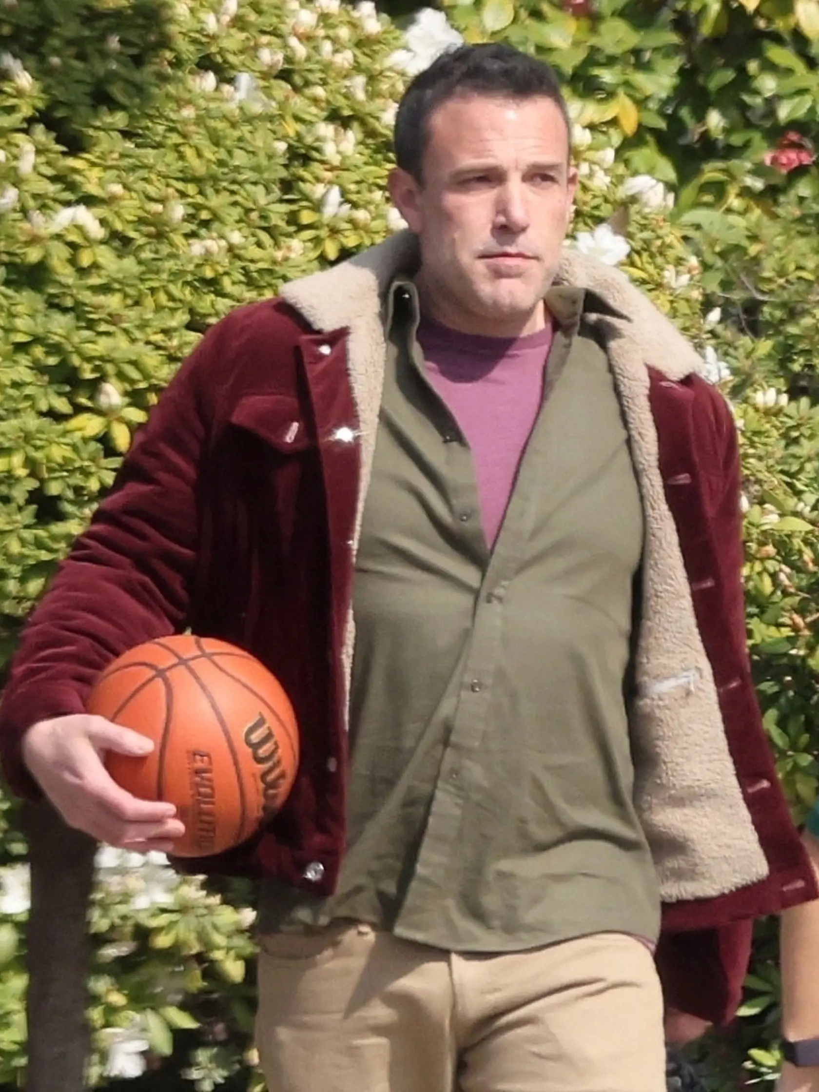 O kríze v manželstve Bena Afflecka a Jennifer Lopez sa už hovorí niekoľko týždňov. Najnovšie zábery hviezdneho herca rovnako neveštia nič dobré. Affleck pôsobí naozaj smutne a strhane.