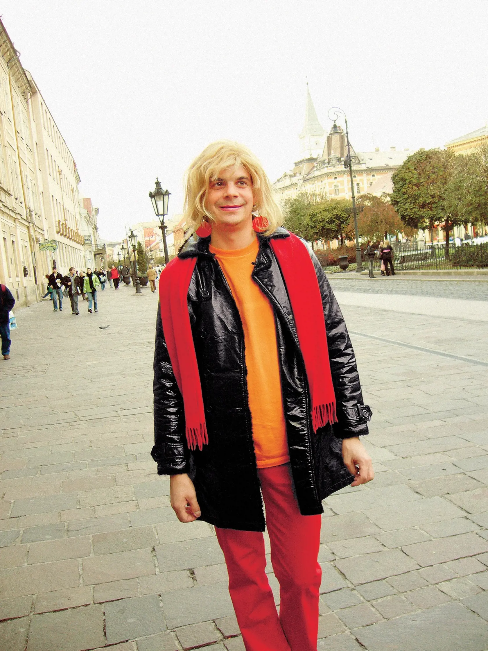 Herec Dano Dangl, ženské oblečenie
Foto: STV
Uverejnené: Šarm č. 21/09
pôvodný súbor:dangl stv.eps